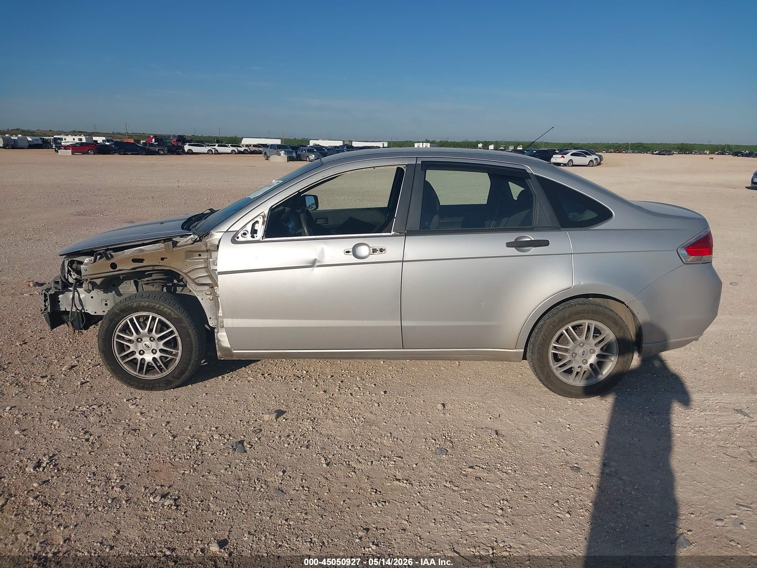 2010 Ford Focus Se Silver vin: 1FAHP3FN3AW281945