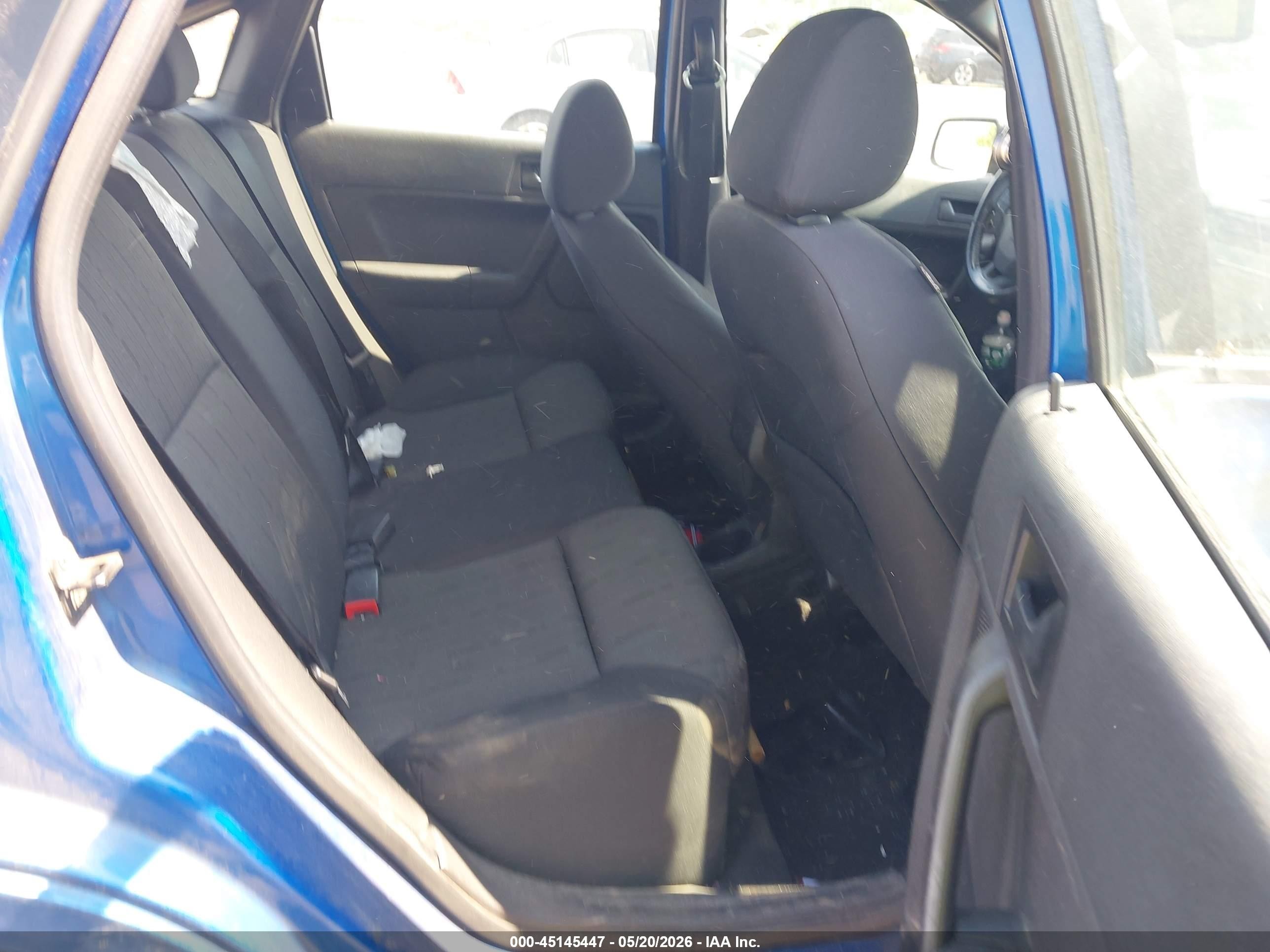 2011 Ford Focus Se Blue vin: 1FAHP3FN3BW100652