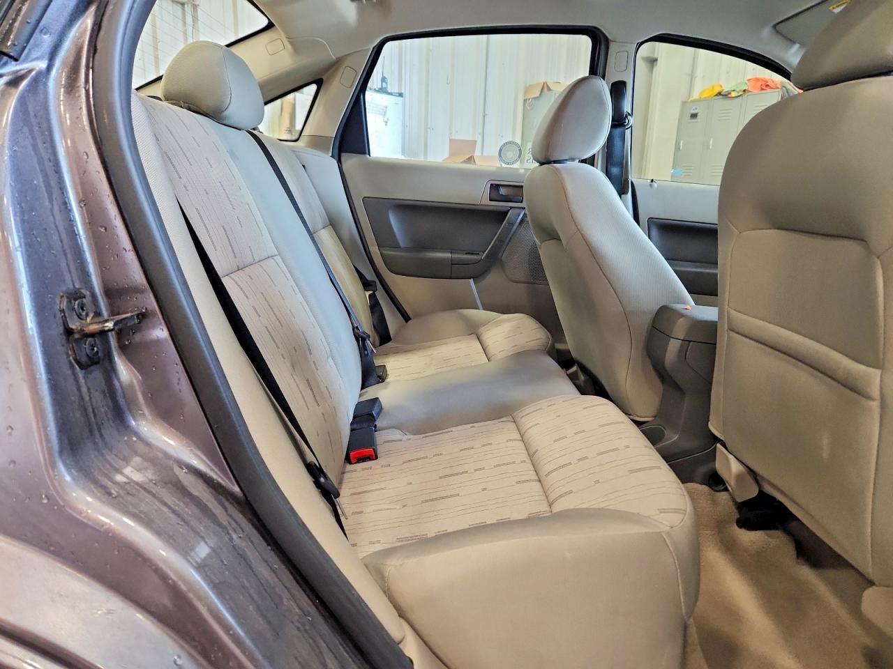 2011 Ford Focus Se Gray vin: 1FAHP3FN3BW101297