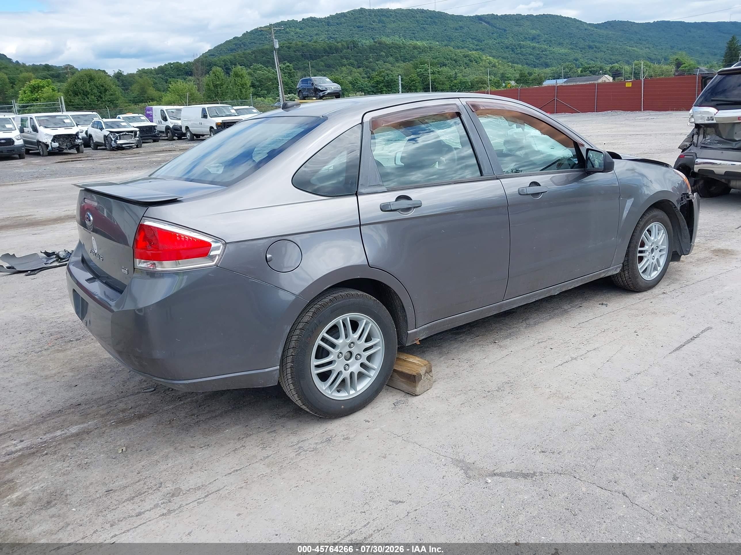 2011 Ford Focus Se Серый vin: 1FAHP3FN3BW104958