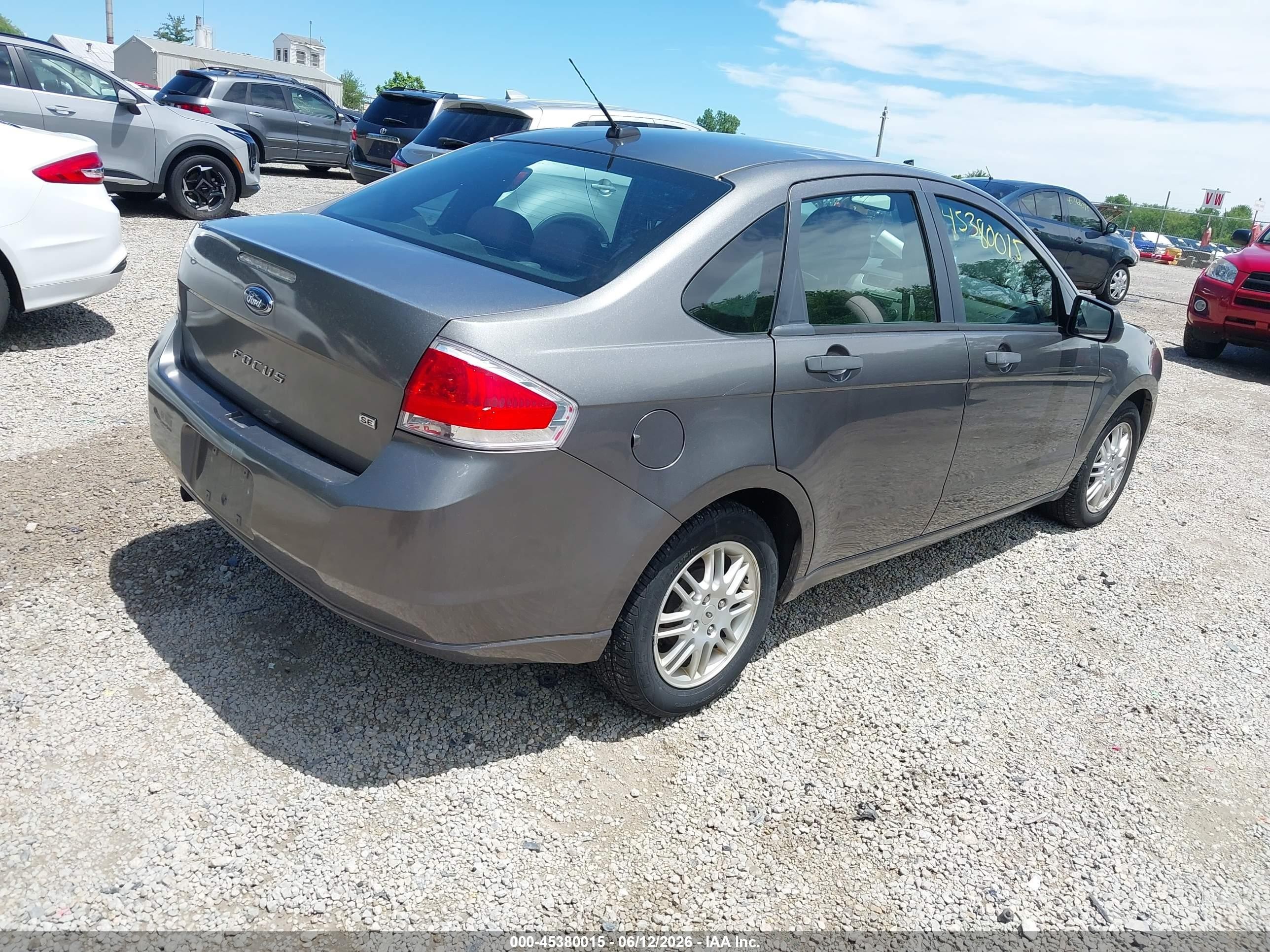 2011 Ford Focus Se Gray vin: 1FAHP3FN3BW146238