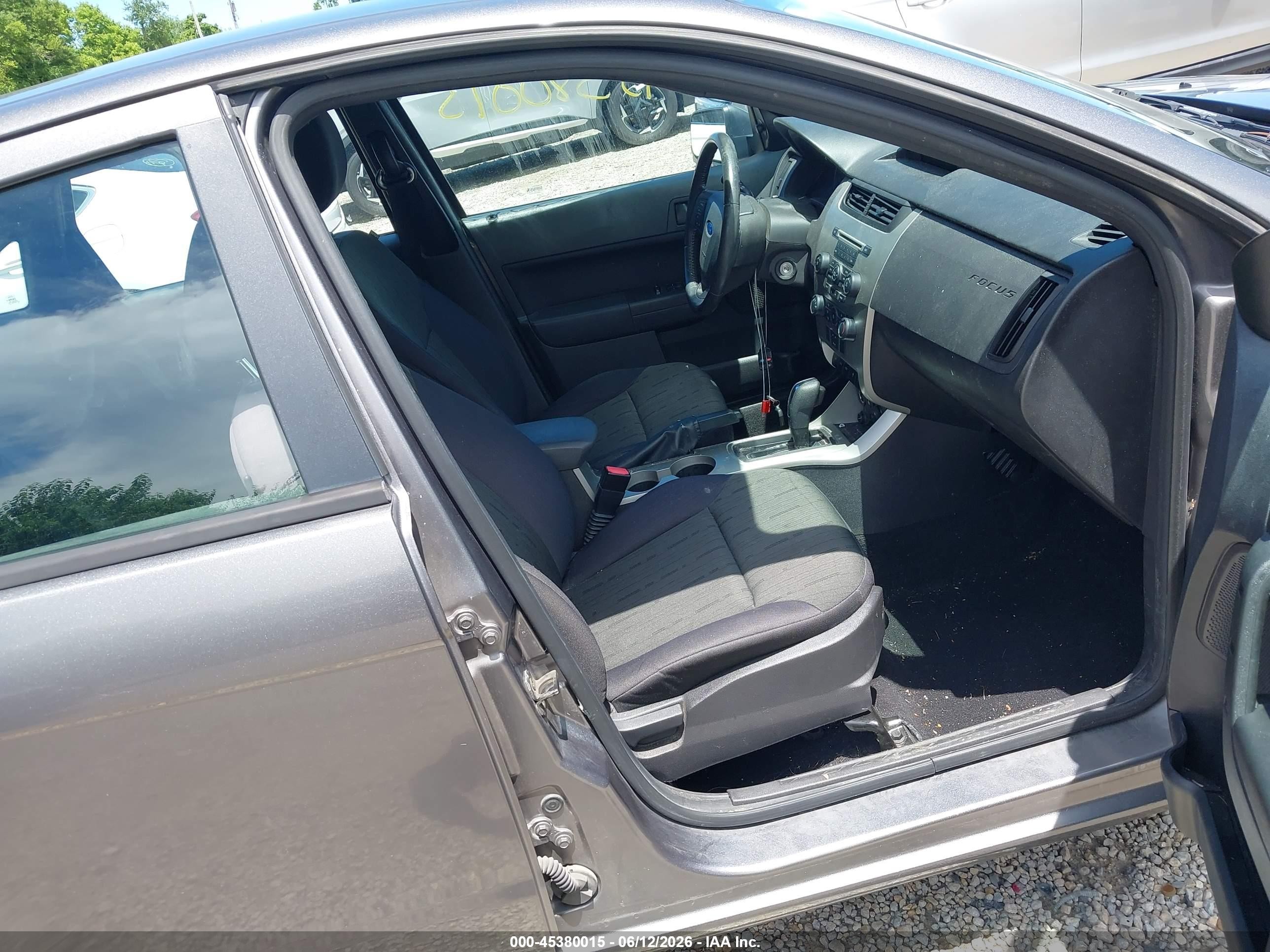 2011 Ford Focus Se Gray vin: 1FAHP3FN3BW146238