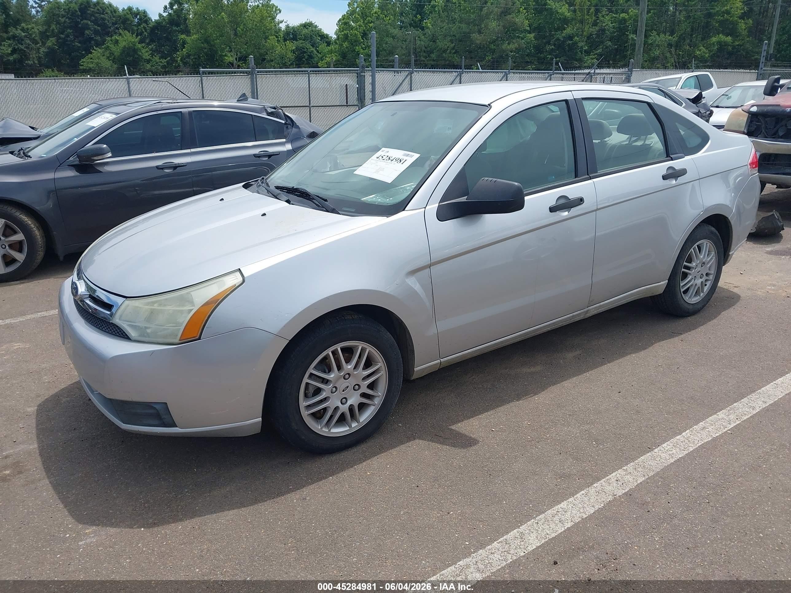 2011 Ford Focus Se Silver vin: 1FAHP3FN3BW165730
