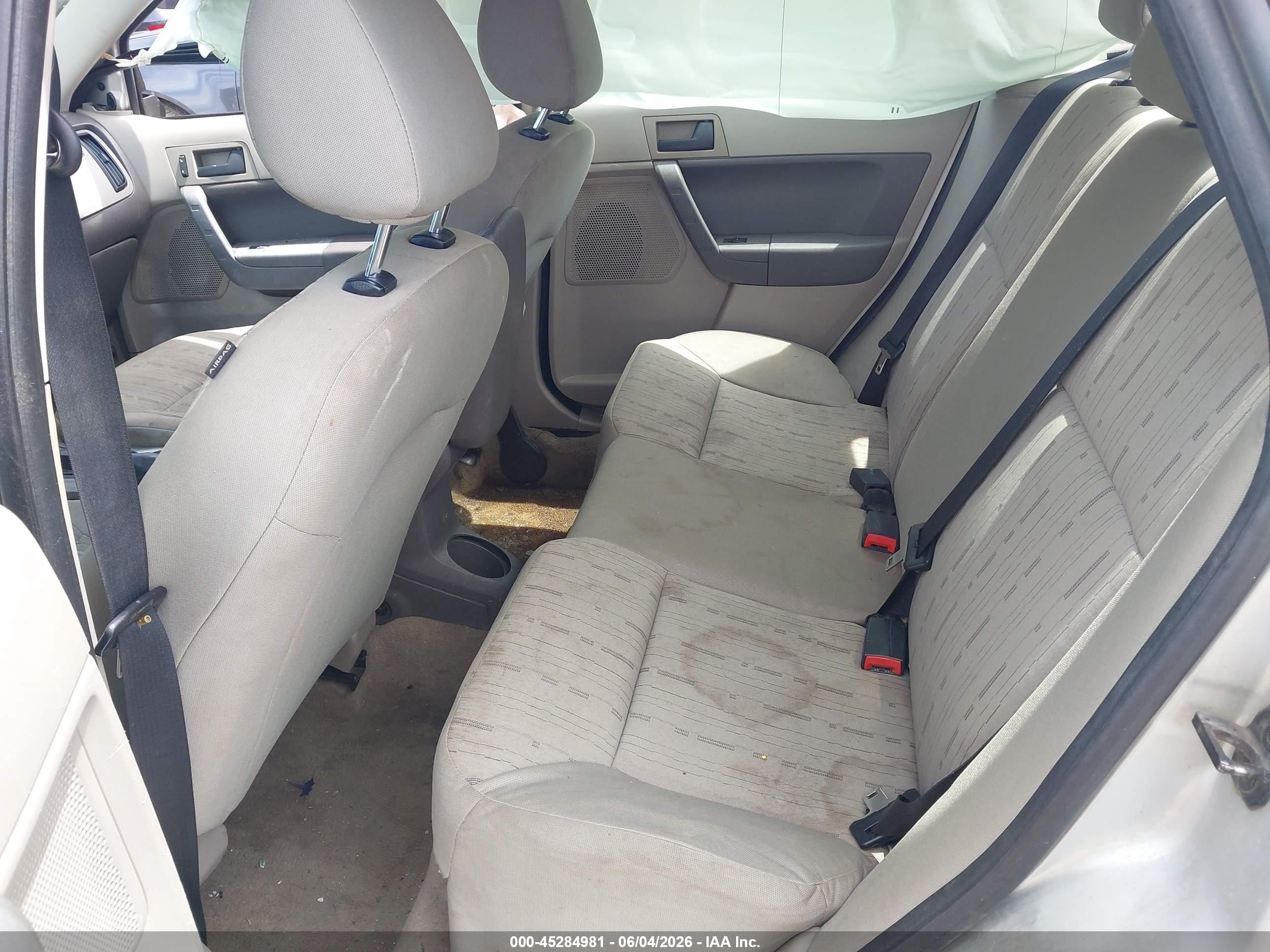 2011 Ford Focus Se Silver vin: 1FAHP3FN3BW165730