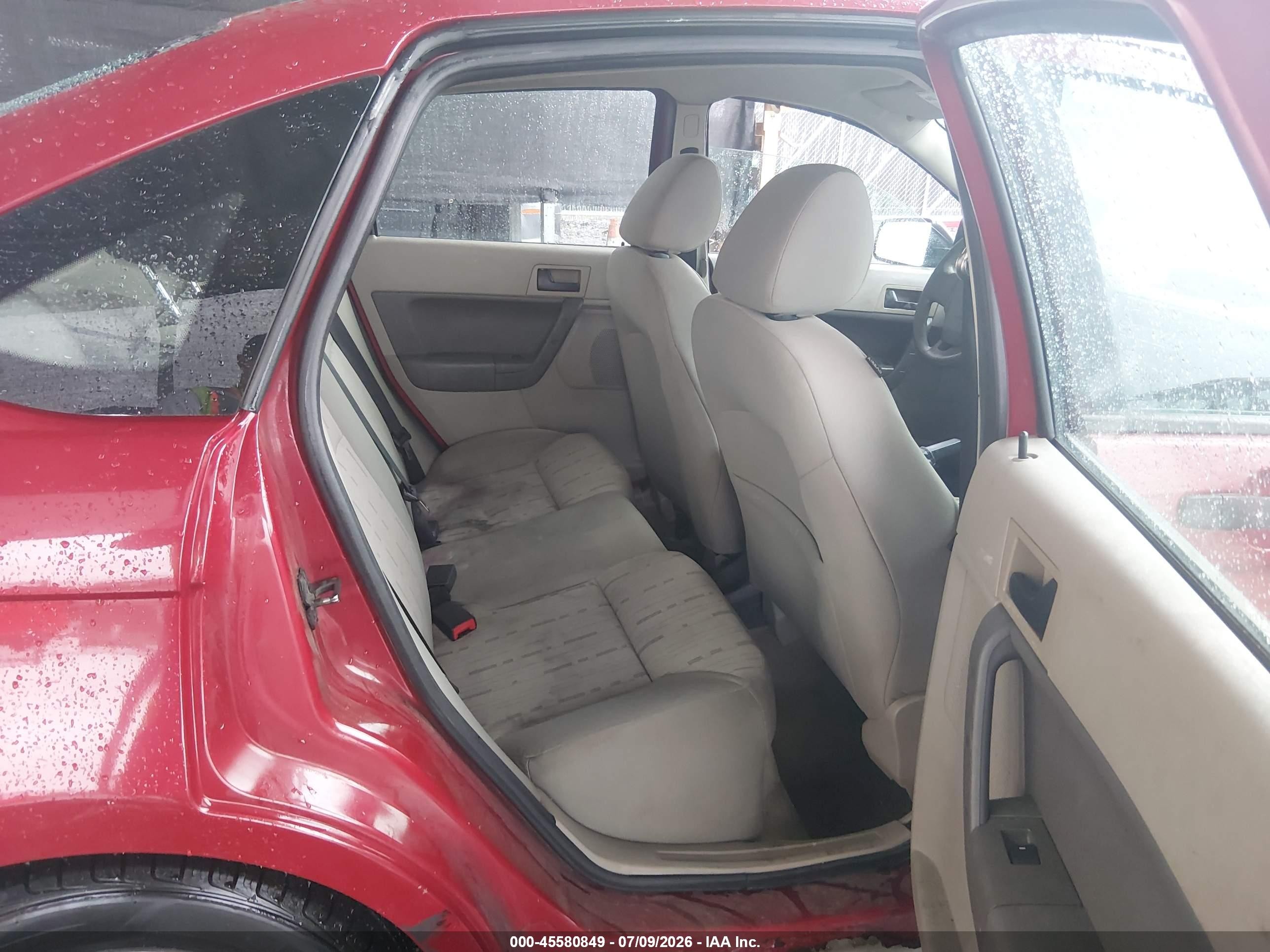 2011 Ford Focus Se Красный vin: 1FAHP3FN3BW172161