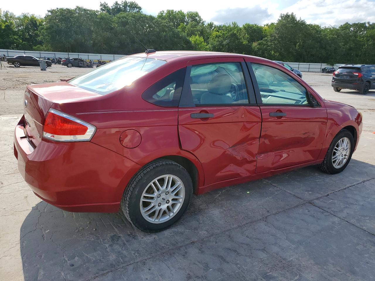 2011 Ford Focus Se Red vin: 1FAHP3FN3BW179241