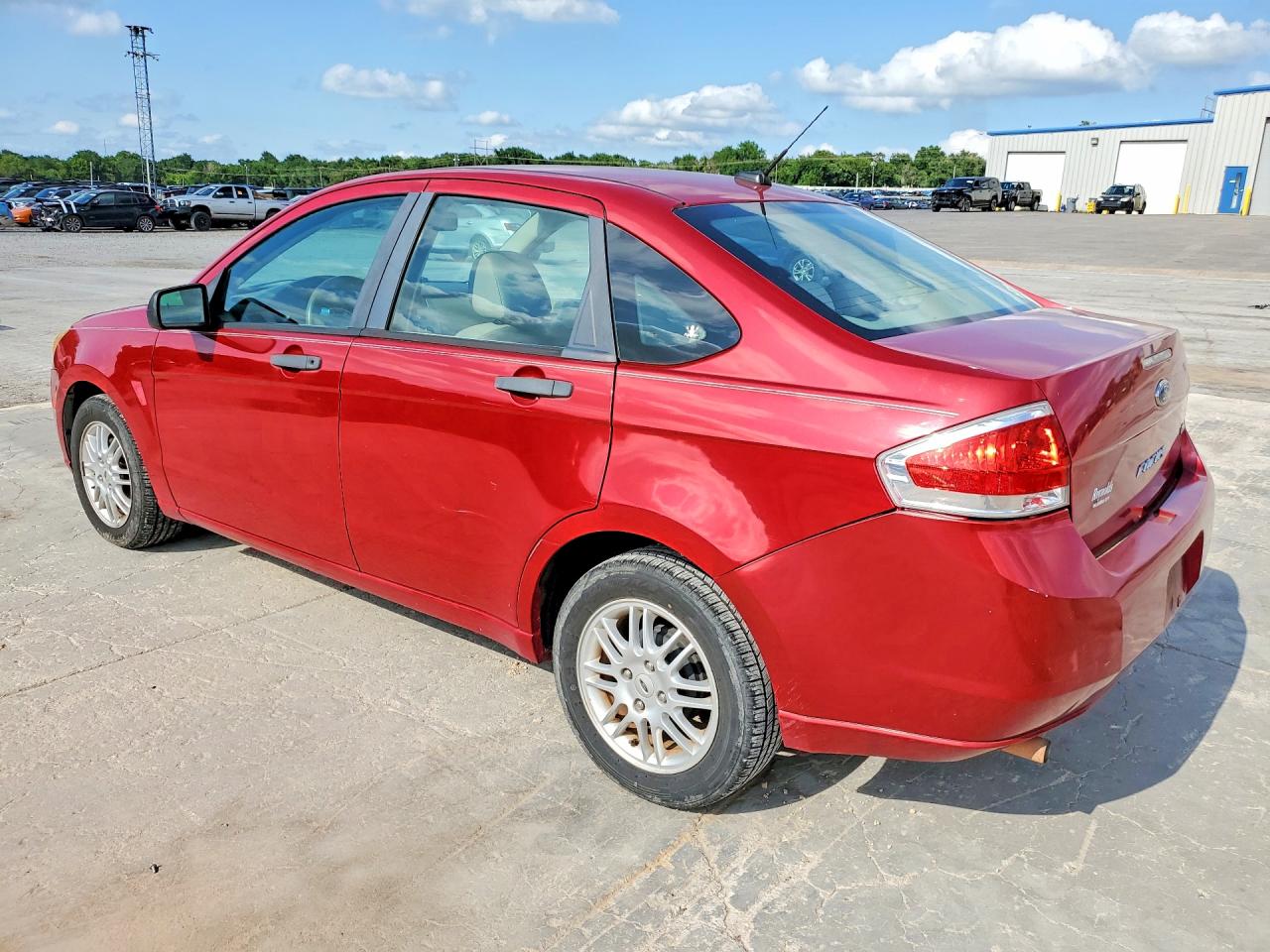 2011 Ford Focus Se Red vin: 1FAHP3FN3BW179241