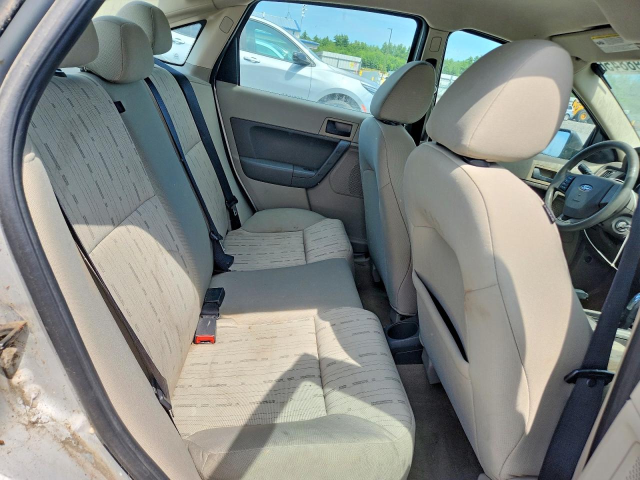 2011 Ford Focus Silver vin: 1FAHP3FN3BW183371