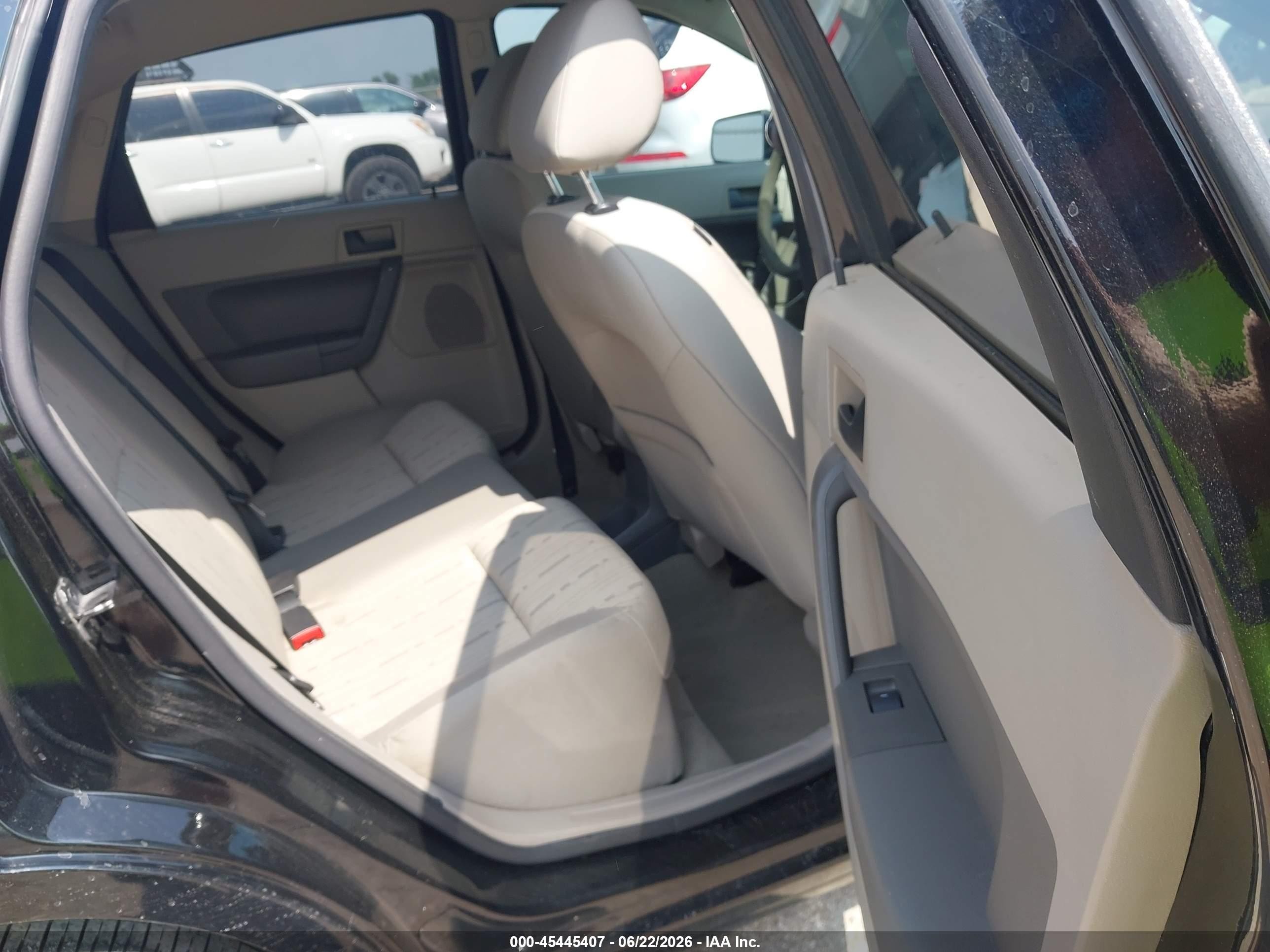 2011 Ford Focus Se Черный vin: 1FAHP3FN3BW194032