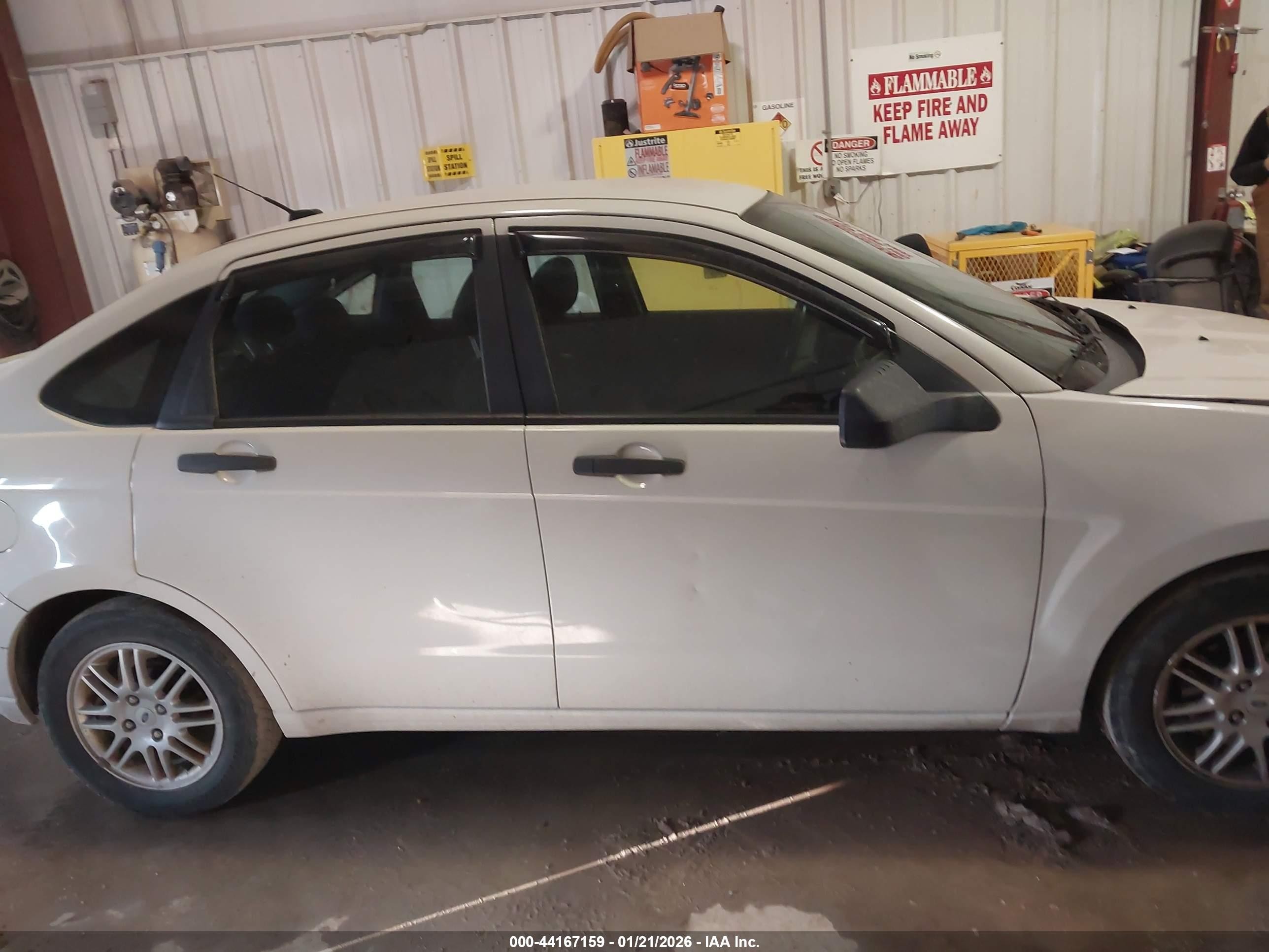 2011 Ford Focus Se White vin: 1FAHP3FN3BW201268