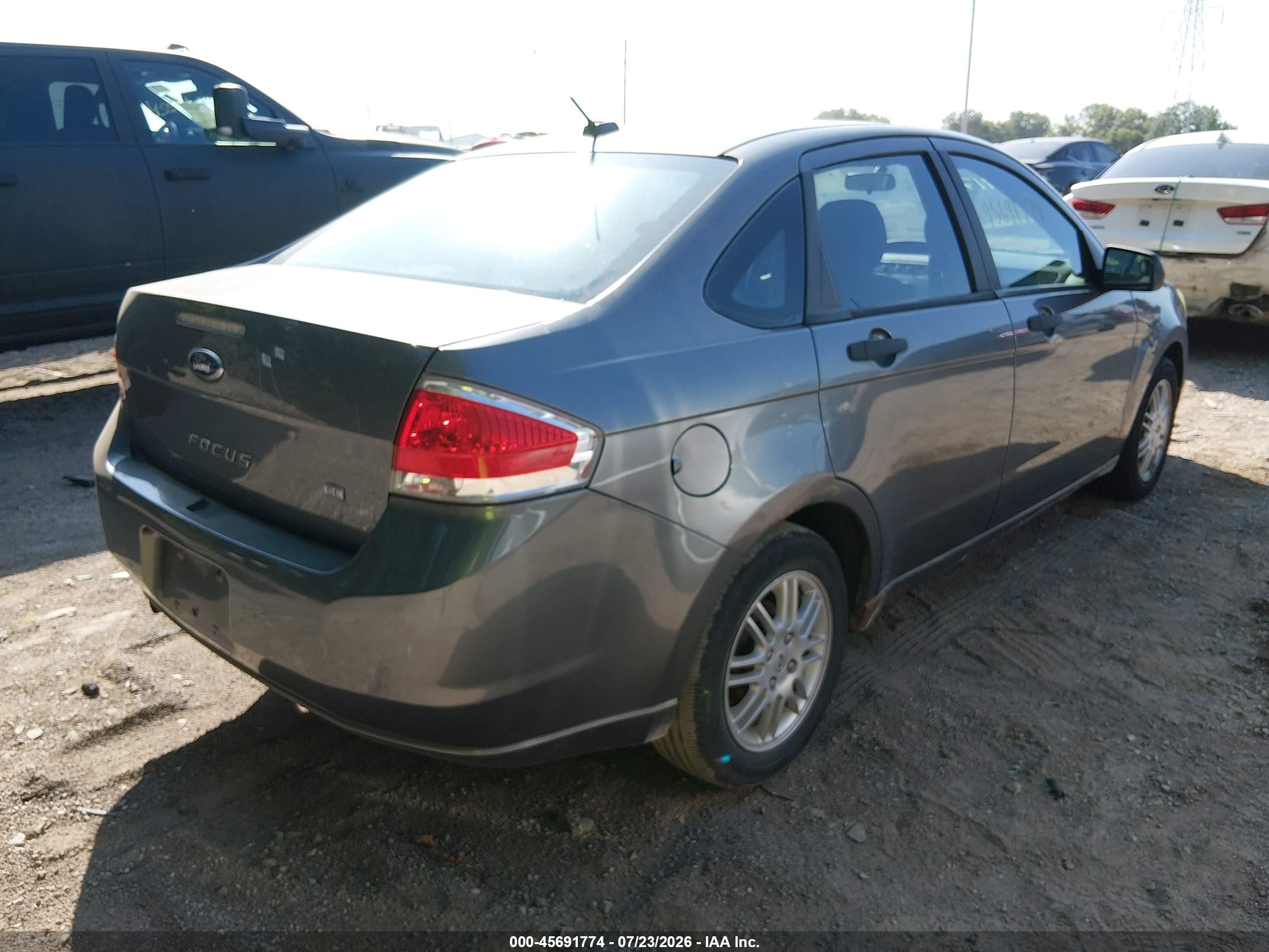 2010 Ford Focus Se Gray vin: 1FAHP3FN4AW147557