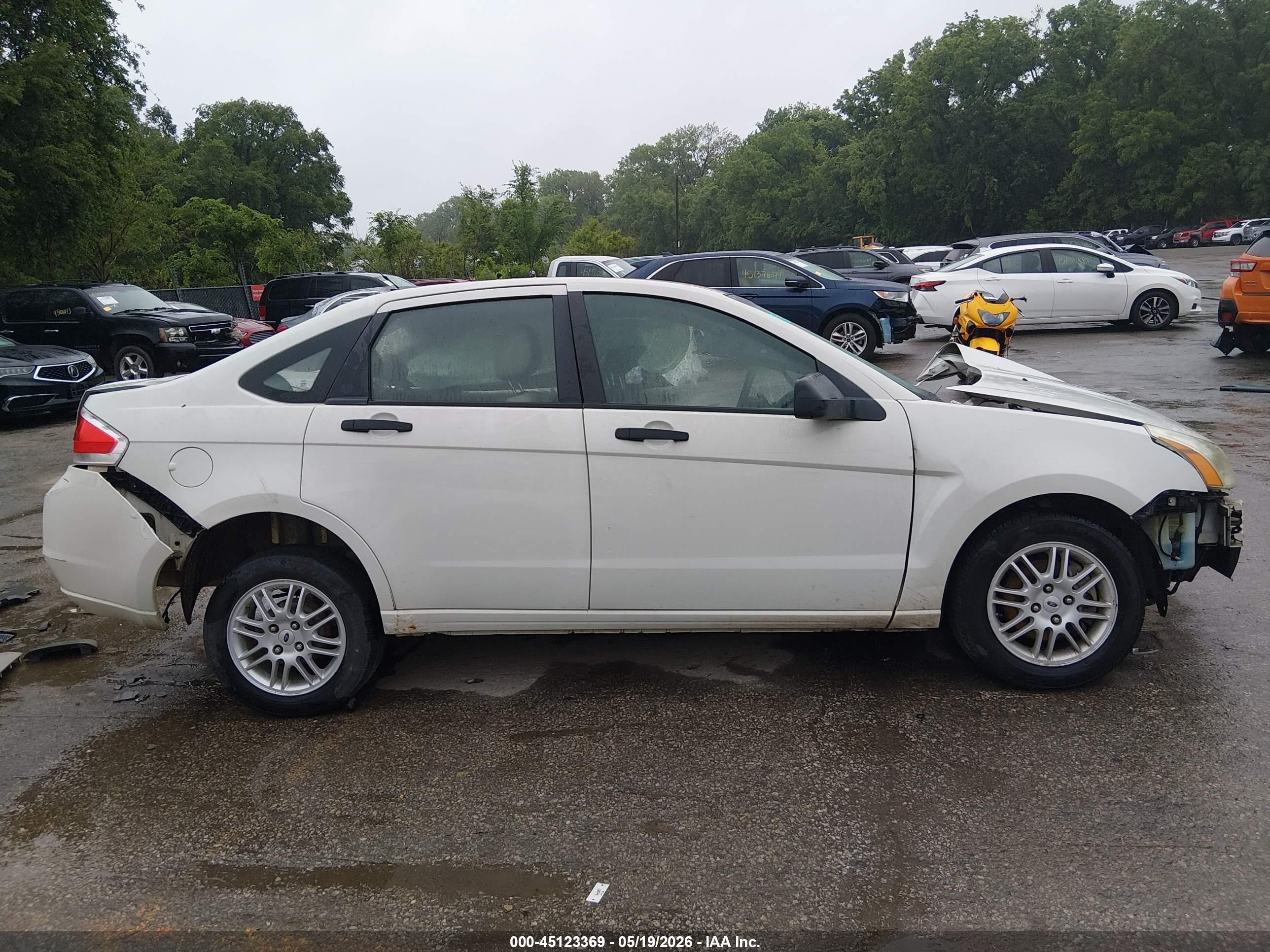 2010 Ford Focus Se White vin: 1FAHP3FN4AW186519