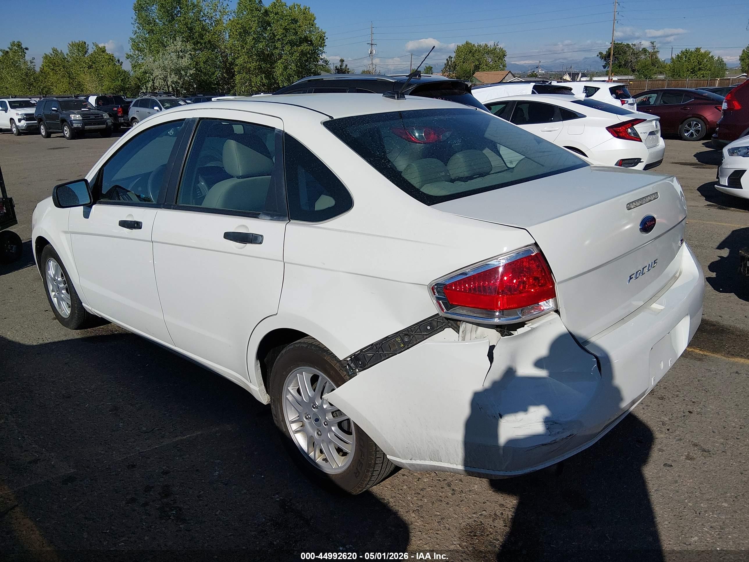 2010 Ford Focus Se White vin: 1FAHP3FN4AW194040