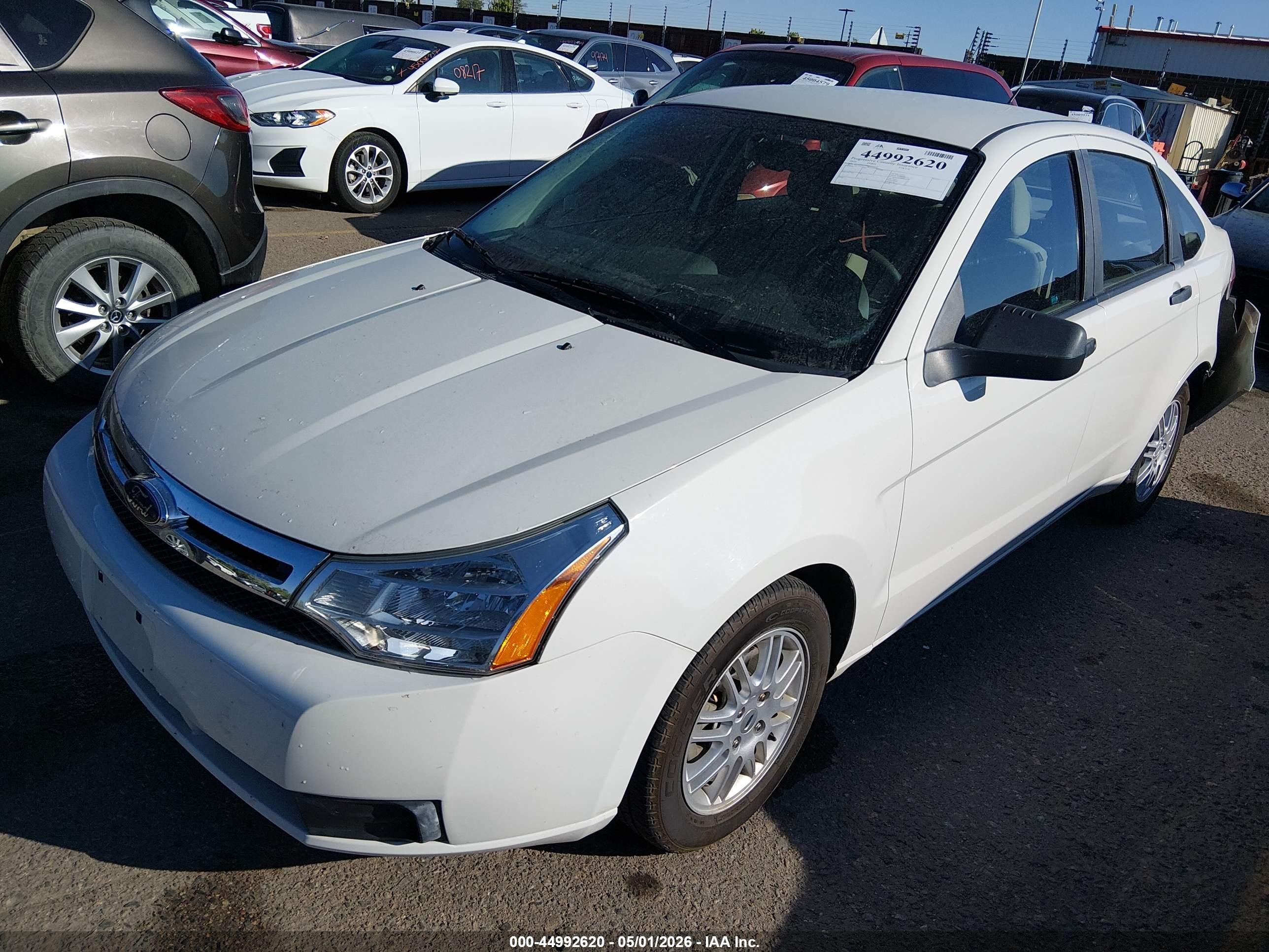 2010 Ford Focus Se White vin: 1FAHP3FN4AW194040