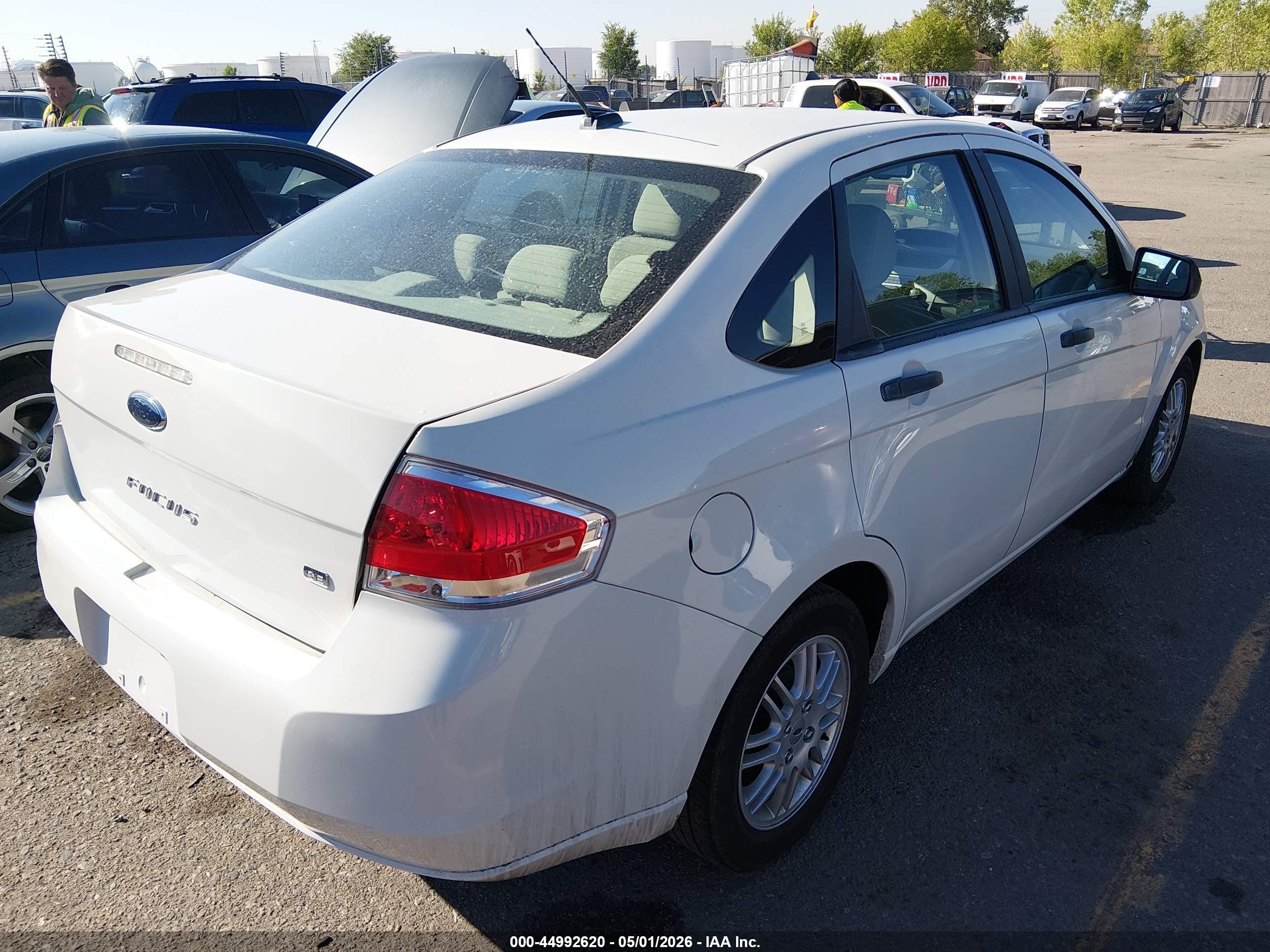 2010 Ford Focus Se White vin: 1FAHP3FN4AW194040