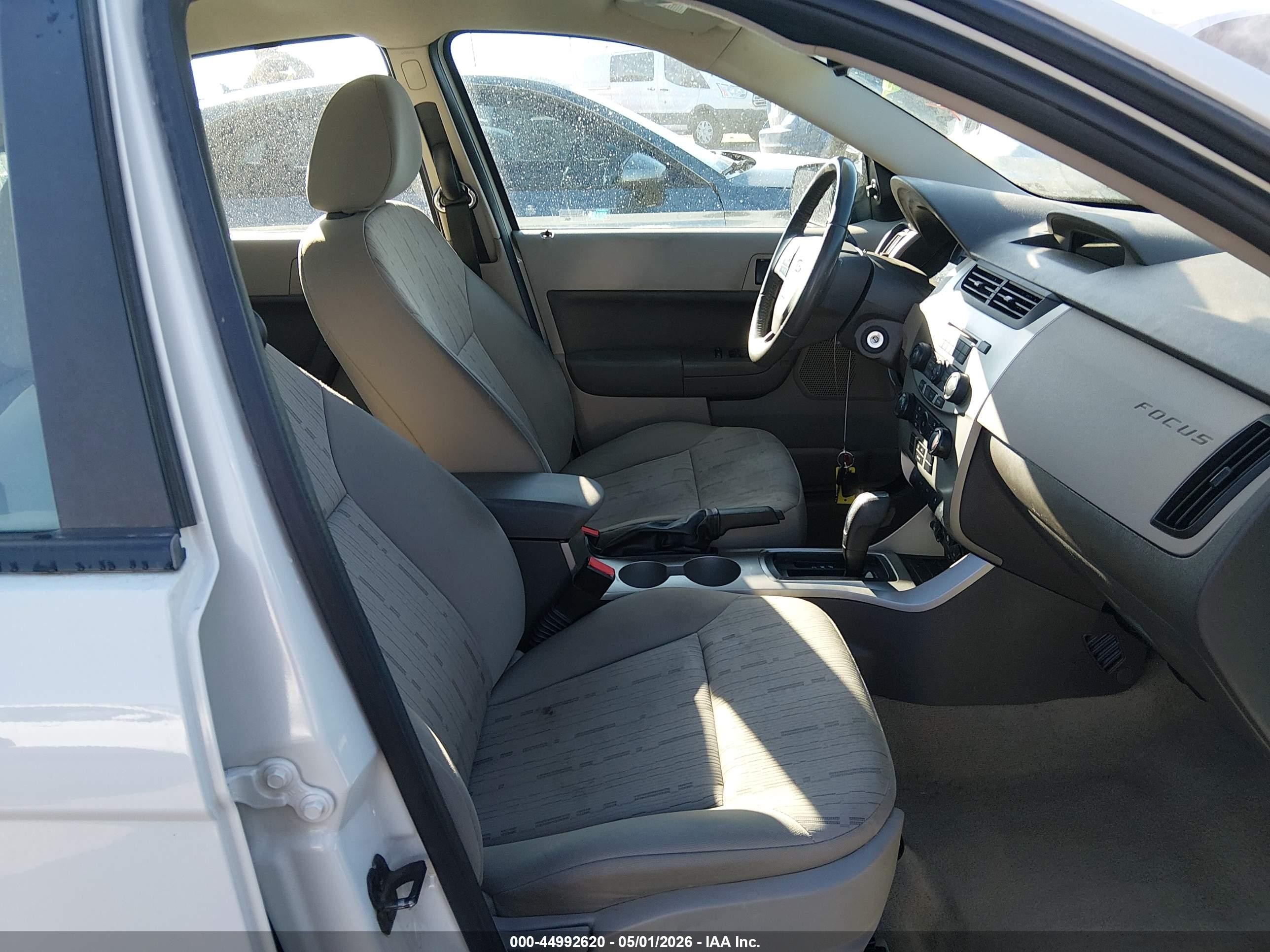 2010 Ford Focus Se White vin: 1FAHP3FN4AW194040