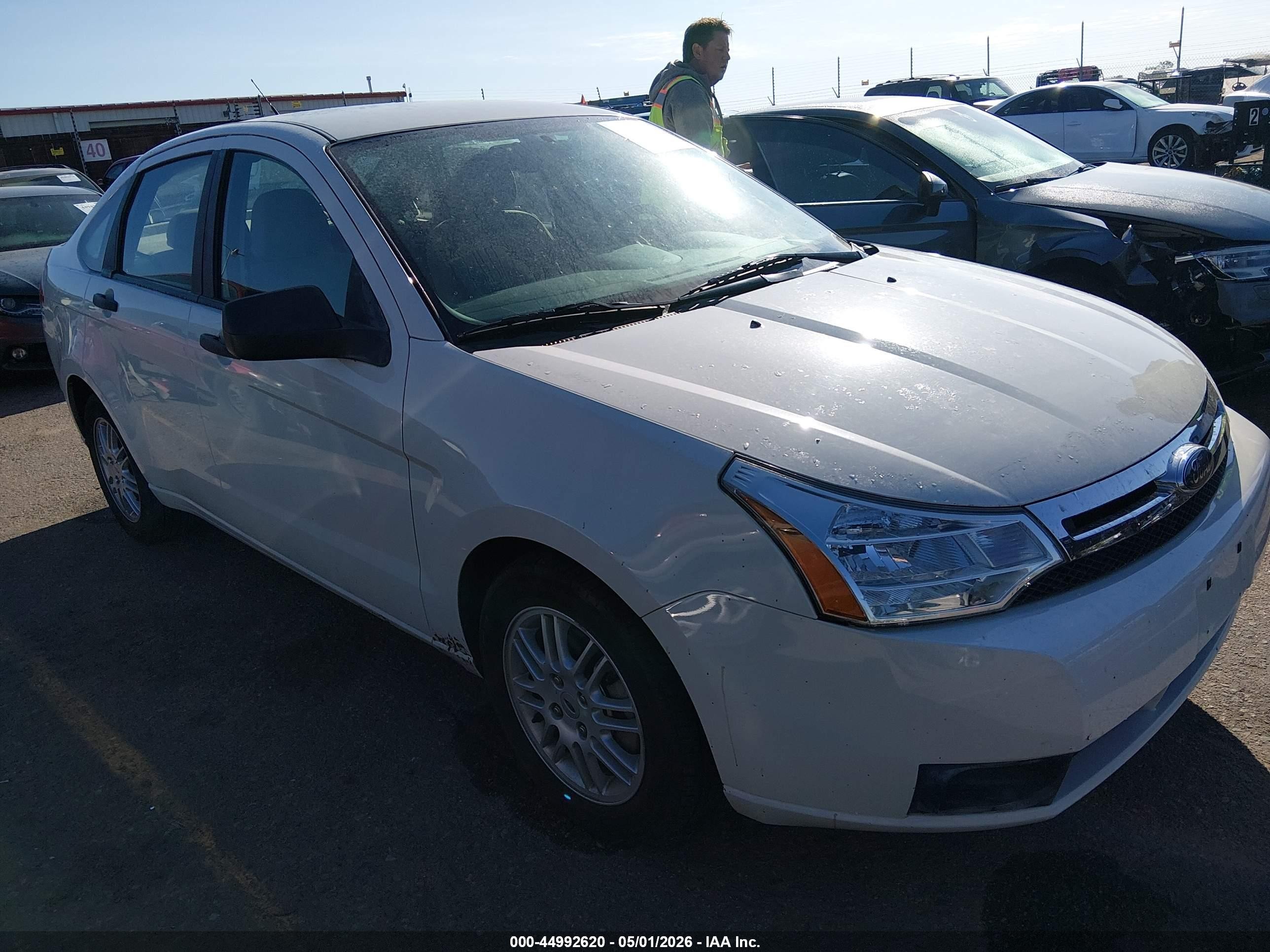 2010 Ford Focus Se White vin: 1FAHP3FN4AW194040