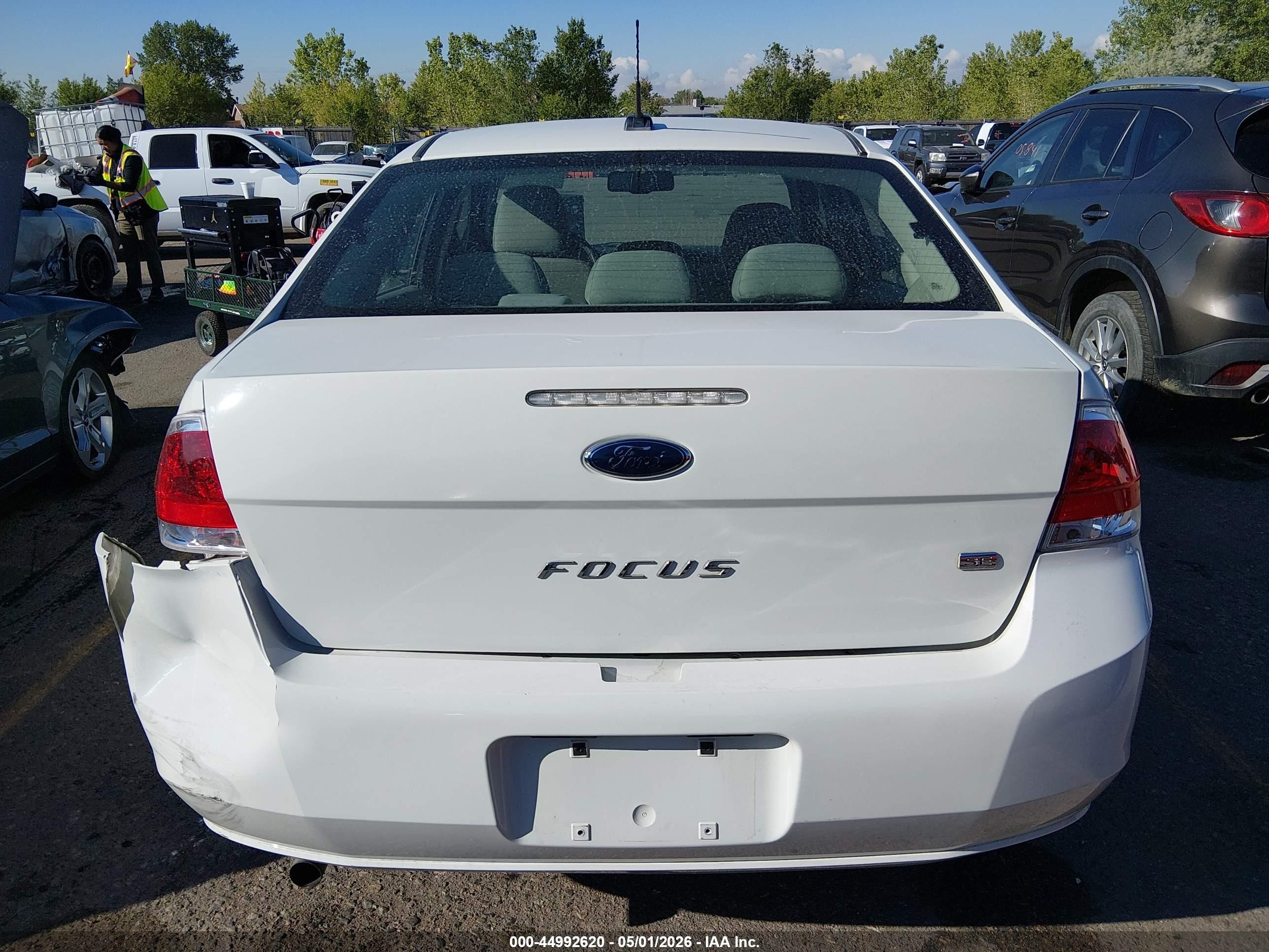 2010 Ford Focus Se White vin: 1FAHP3FN4AW194040
