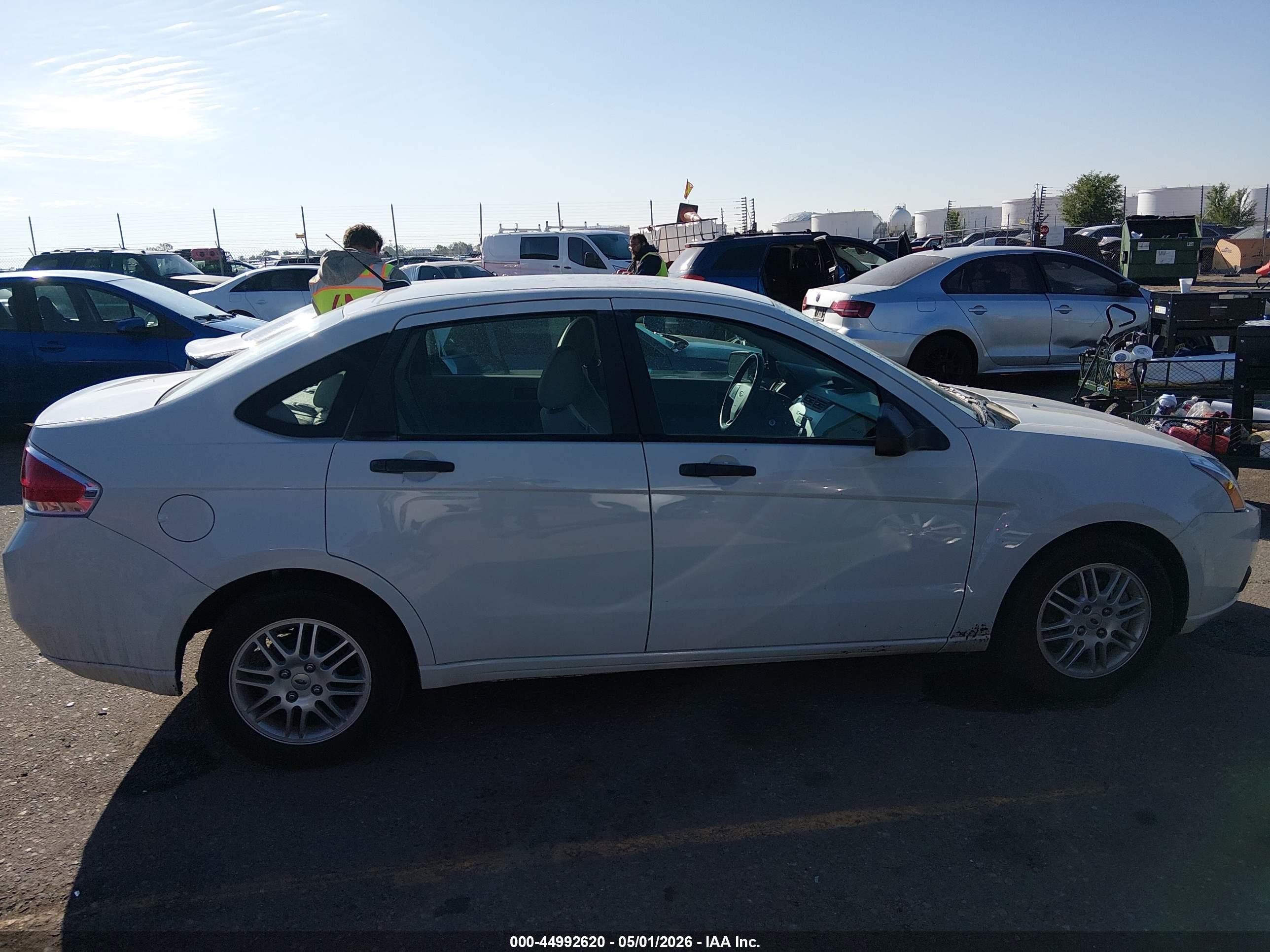 2010 Ford Focus Se White vin: 1FAHP3FN4AW194040