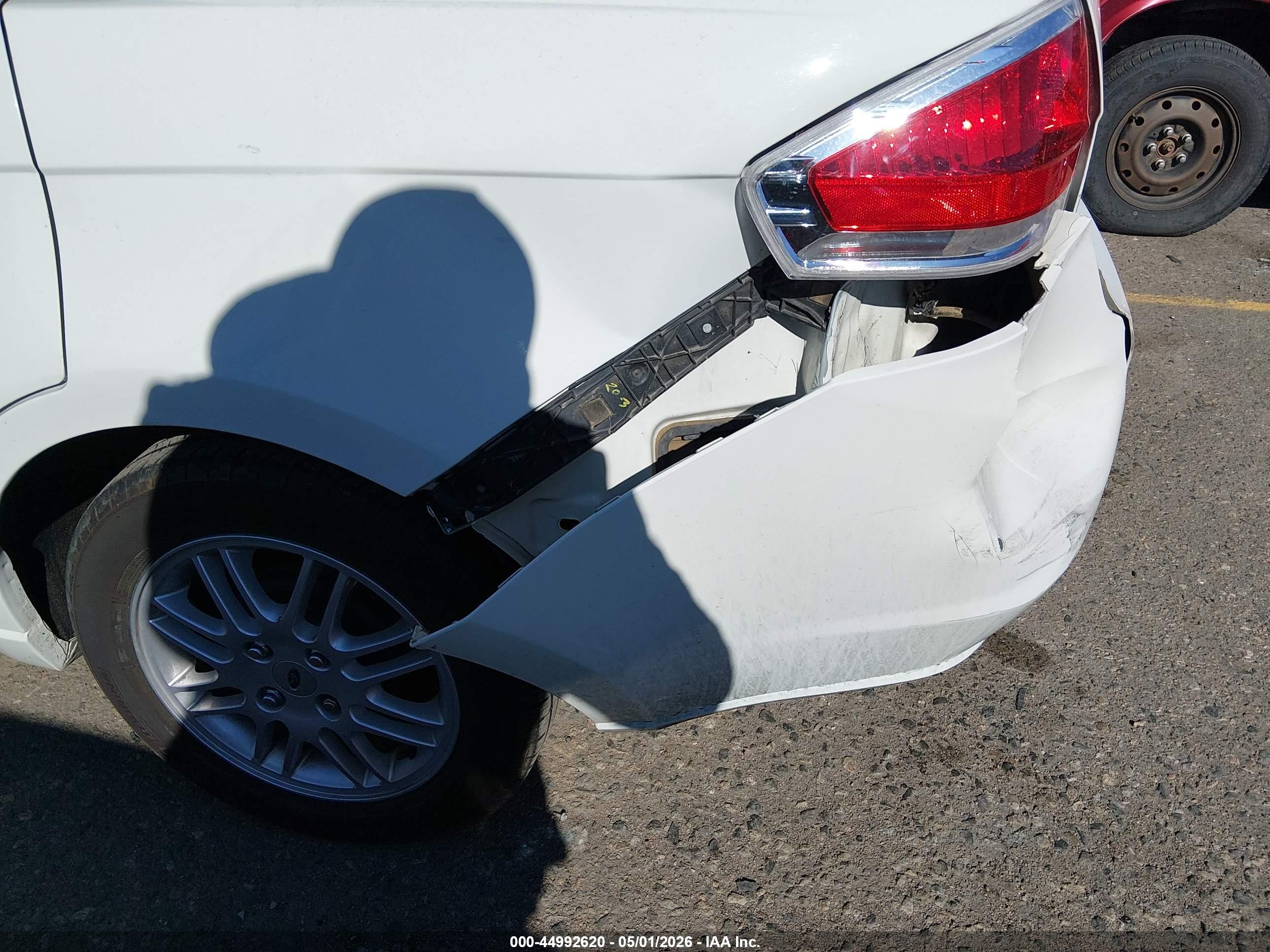 2010 Ford Focus Se White vin: 1FAHP3FN4AW194040