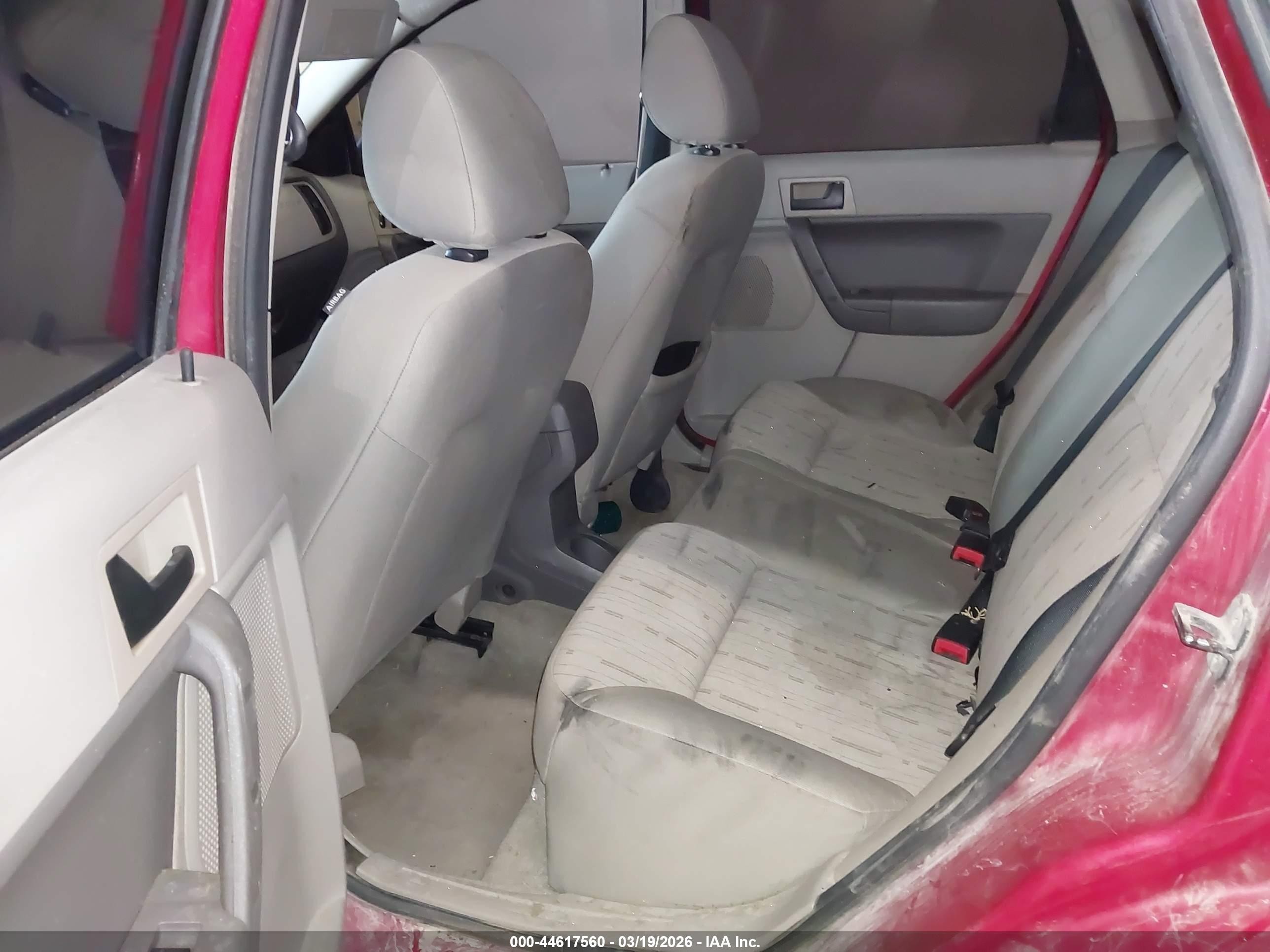 2010 Ford Focus Se Red vin: 1FAHP3FN4AW199058
