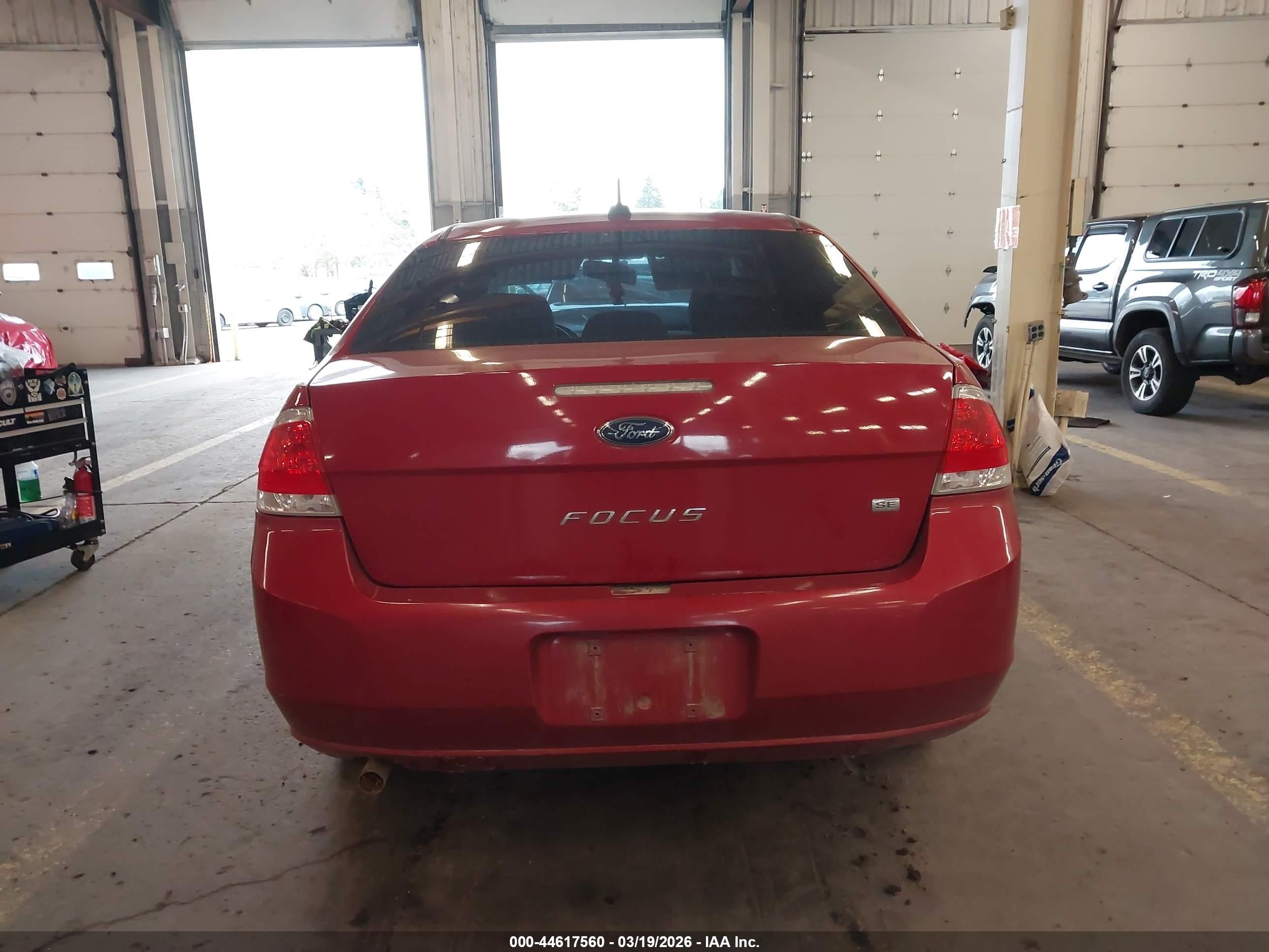 2010 Ford Focus Se Red vin: 1FAHP3FN4AW199058