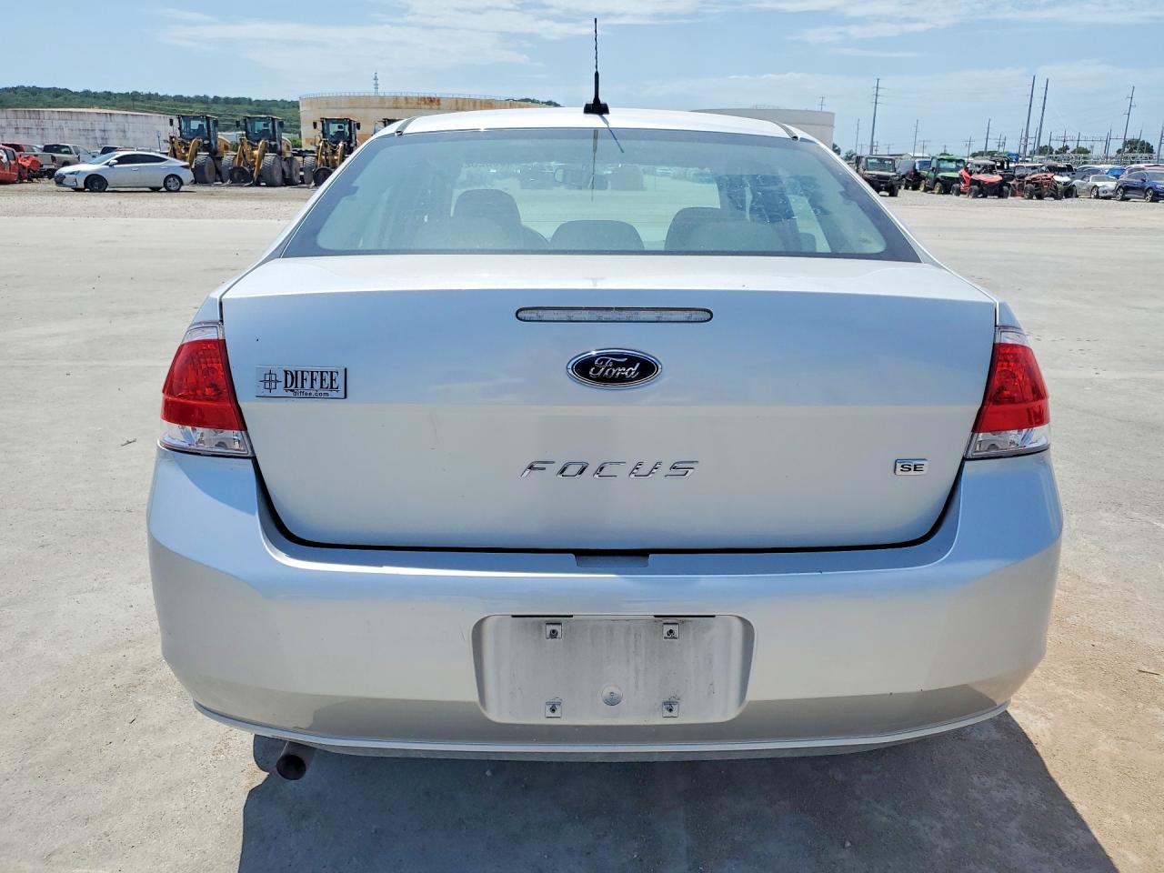 2010 Ford Focus Se Silver vin: 1FAHP3FN4AW199853