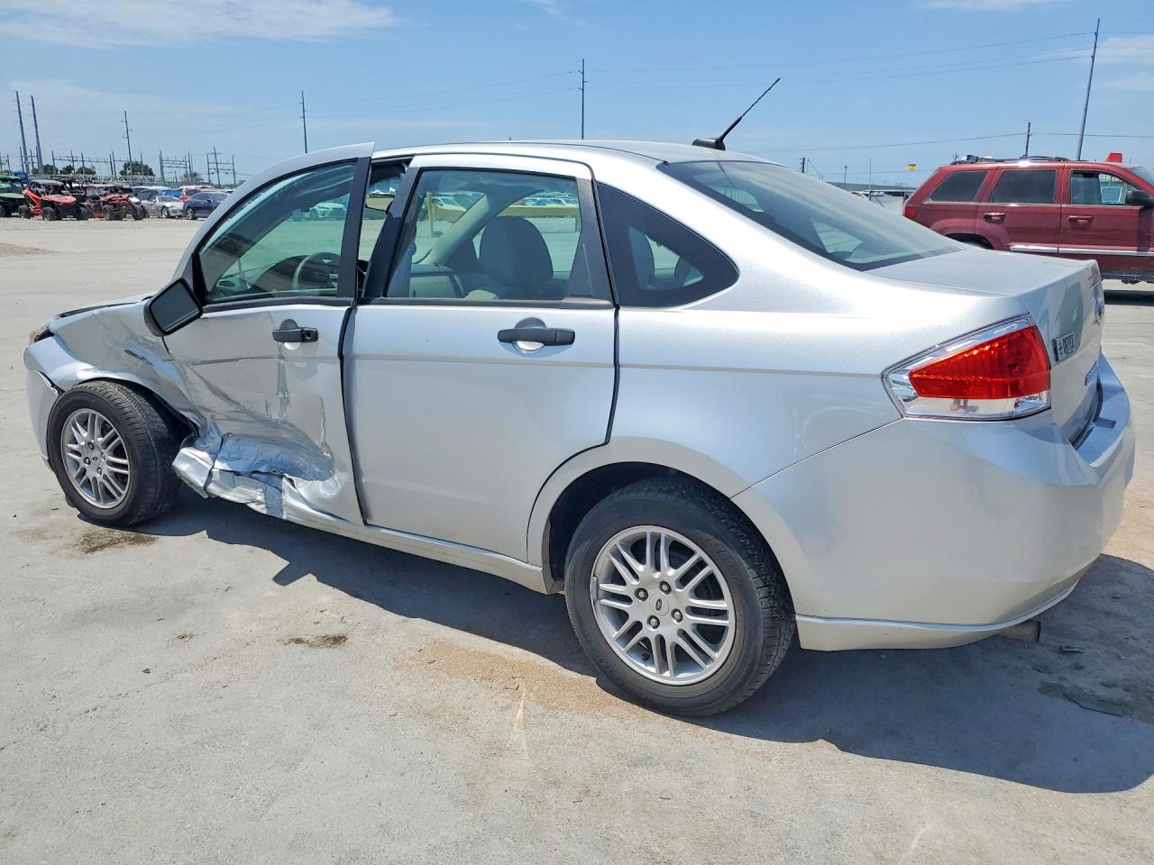 2010 Ford Focus Se Silver vin: 1FAHP3FN4AW199853