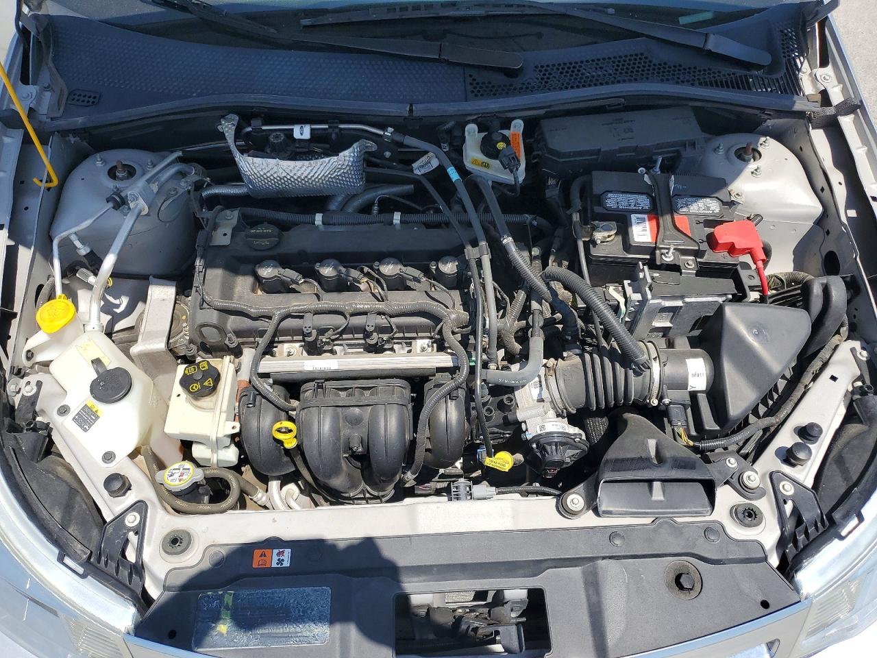 2010 Ford Focus Se Silver vin: 1FAHP3FN4AW199853