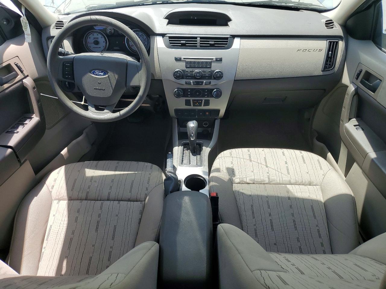 2010 Ford Focus Se Silver vin: 1FAHP3FN4AW199853