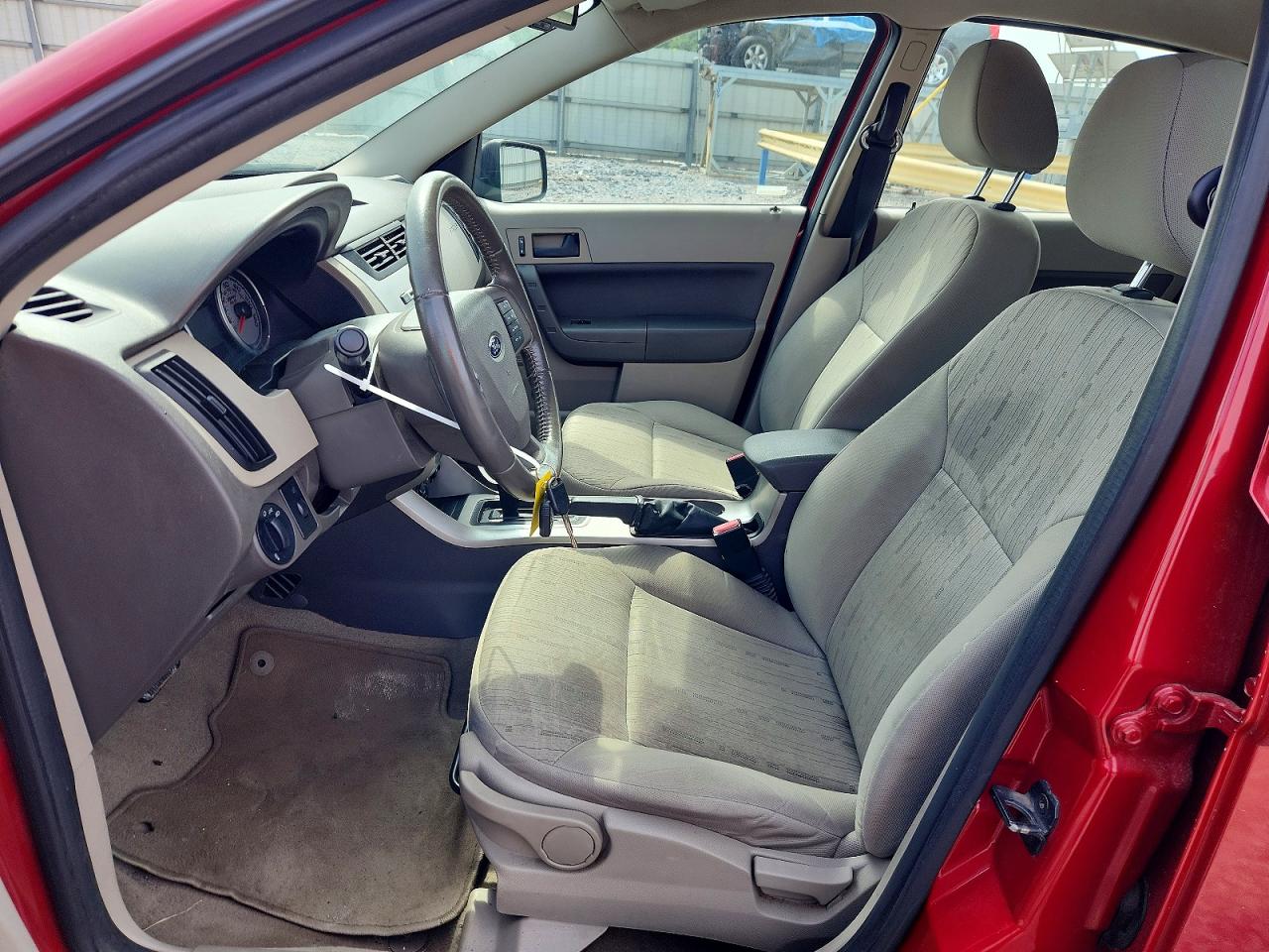 2010 Ford Focus Se Red vin: 1FAHP3FN4AW202184