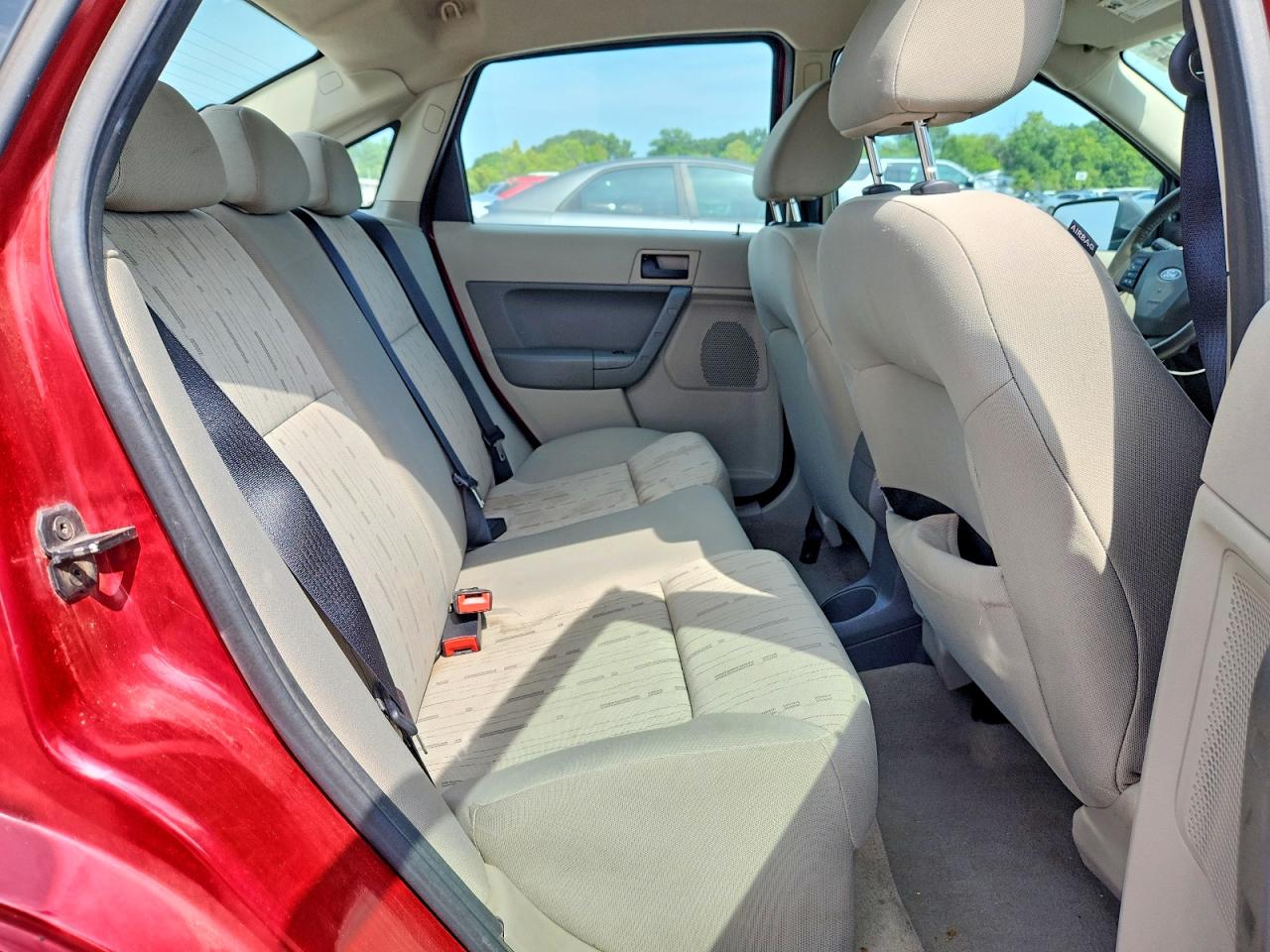 2010 Ford Focus Se Red vin: 1FAHP3FN4AW202184