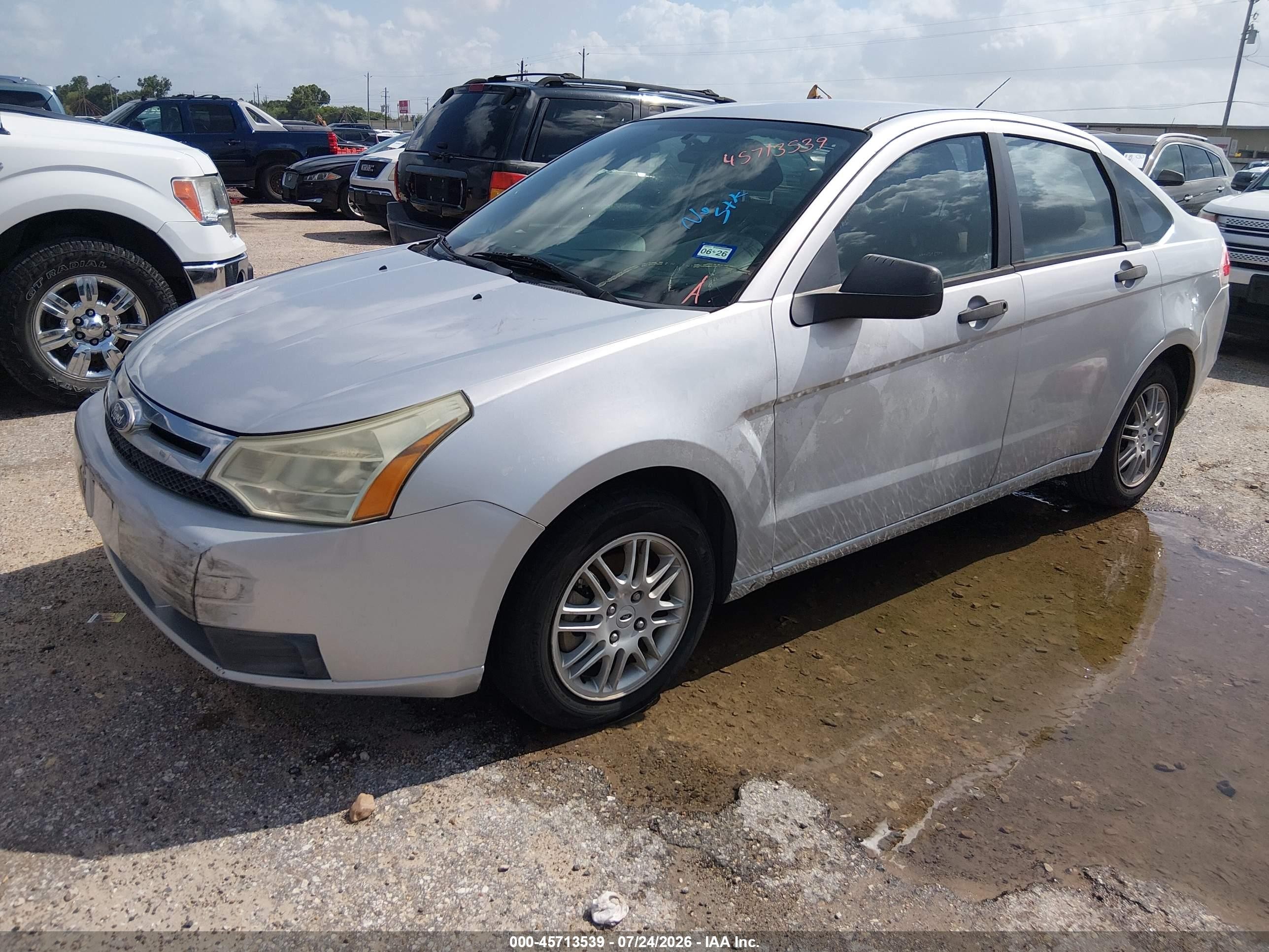 2010 Ford Focus Se Silver vin: 1FAHP3FN4AW249103