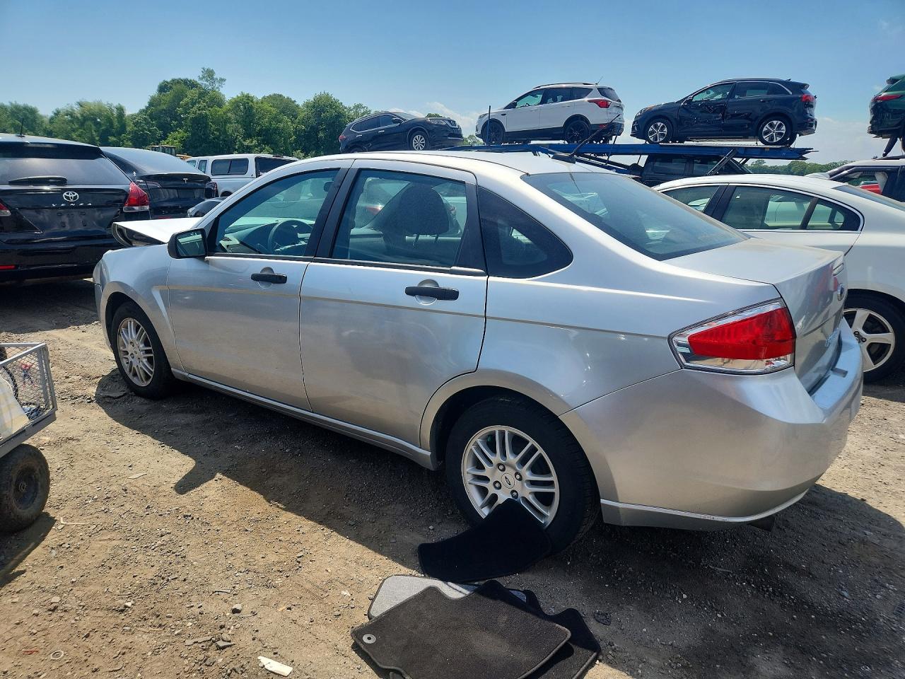2010 Ford Focus Se Silver vin: 1FAHP3FN4AW250266
