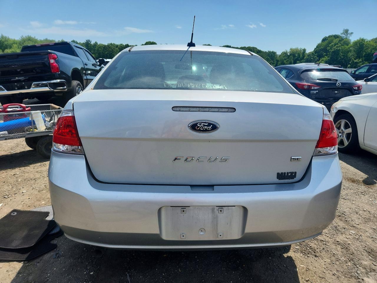 2010 Ford Focus Se Silver vin: 1FAHP3FN4AW250266