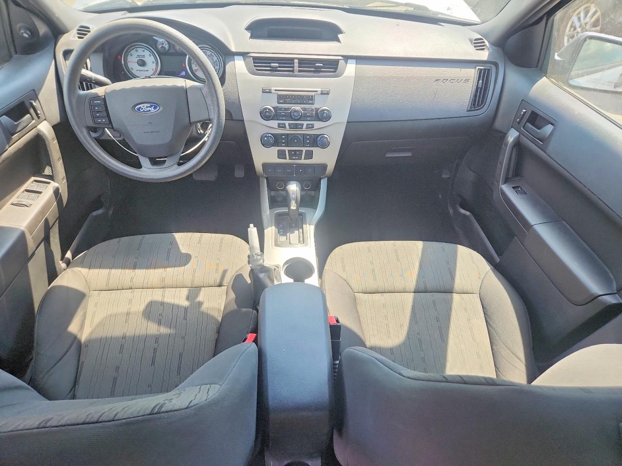 2010 Ford Focus Se Silver vin: 1FAHP3FN4AW250266