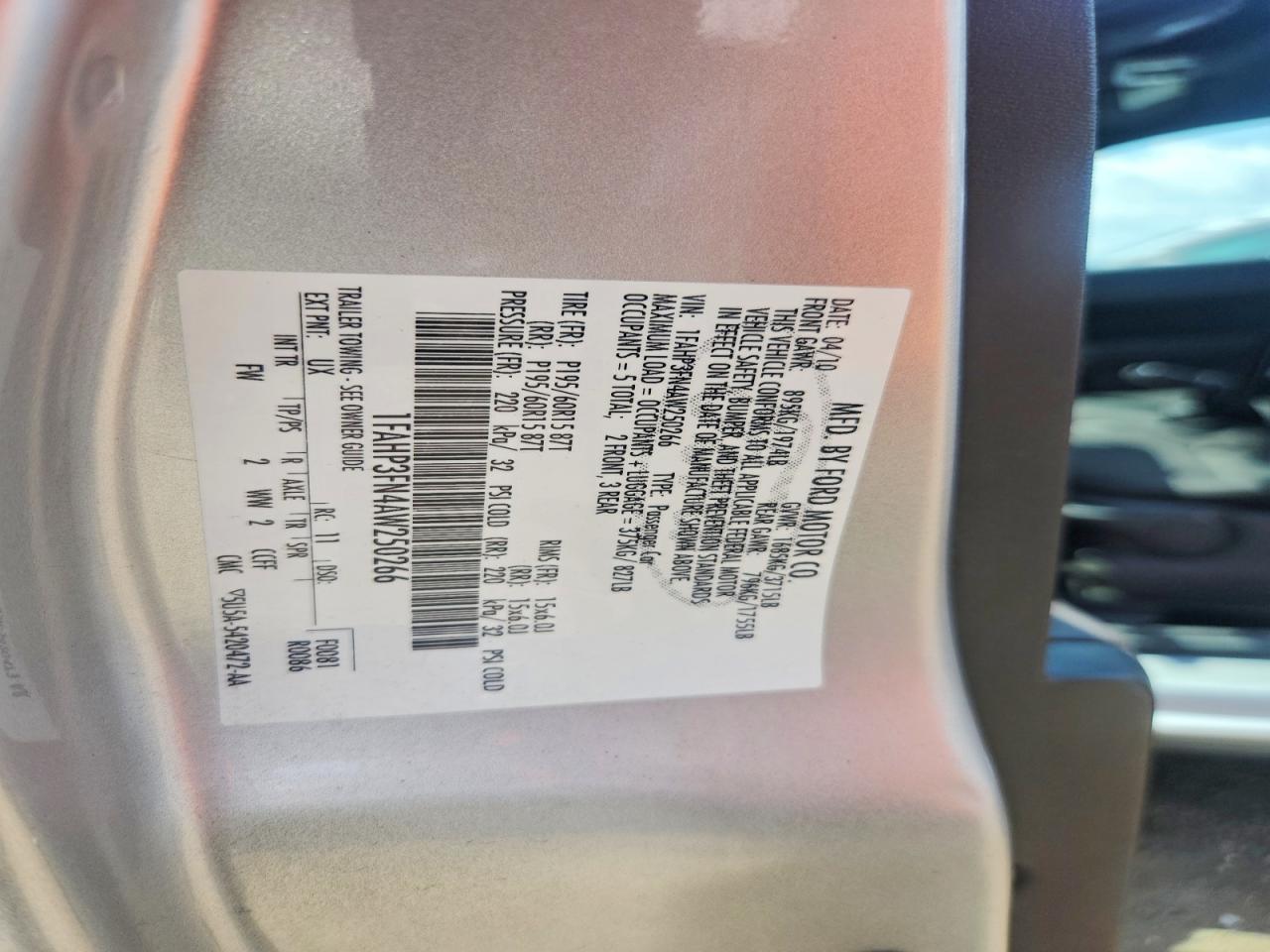 2010 Ford Focus Se Silver vin: 1FAHP3FN4AW250266