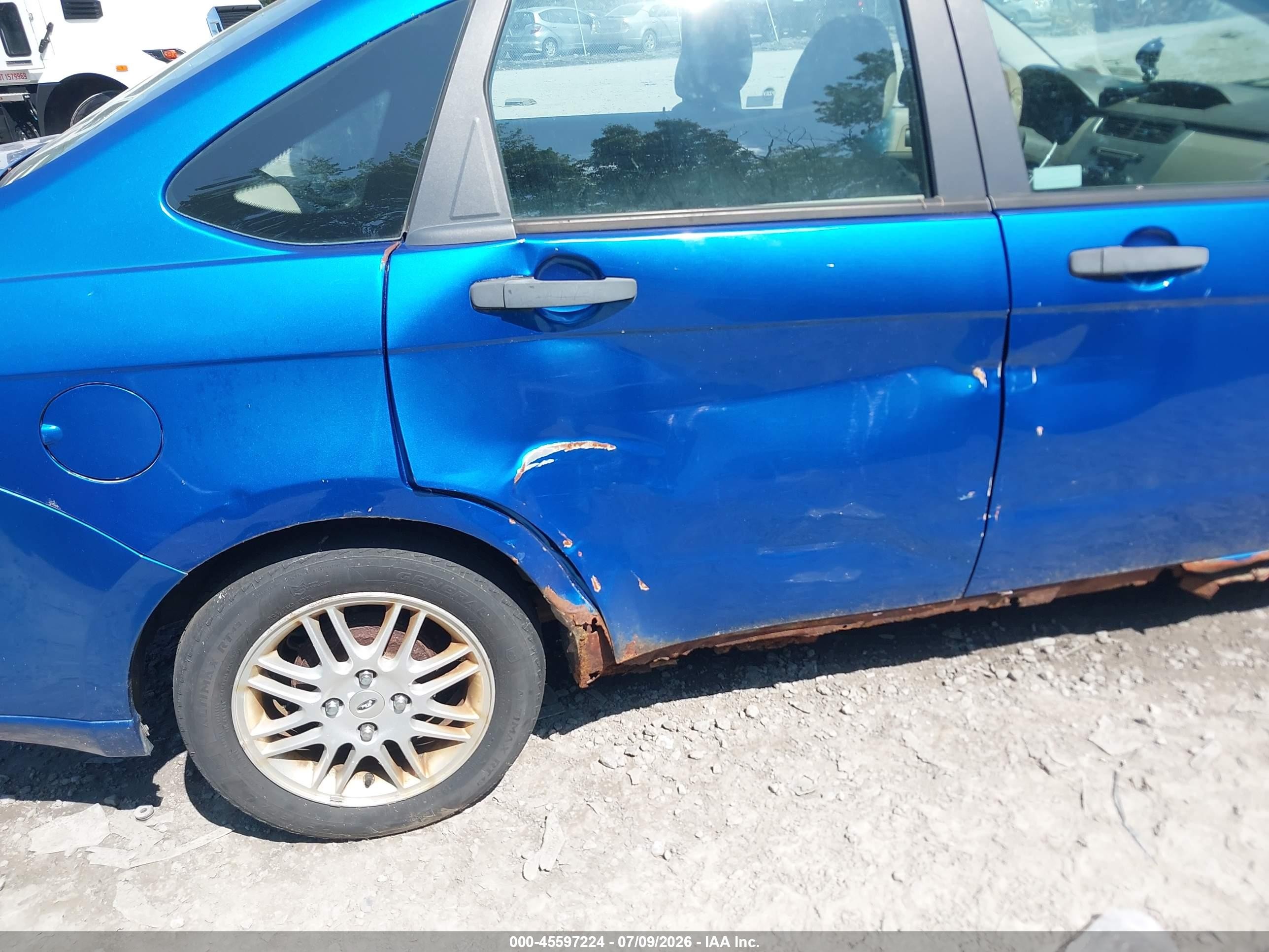 2010 Ford Focus Se Blue vin: 1FAHP3FN4AW253197