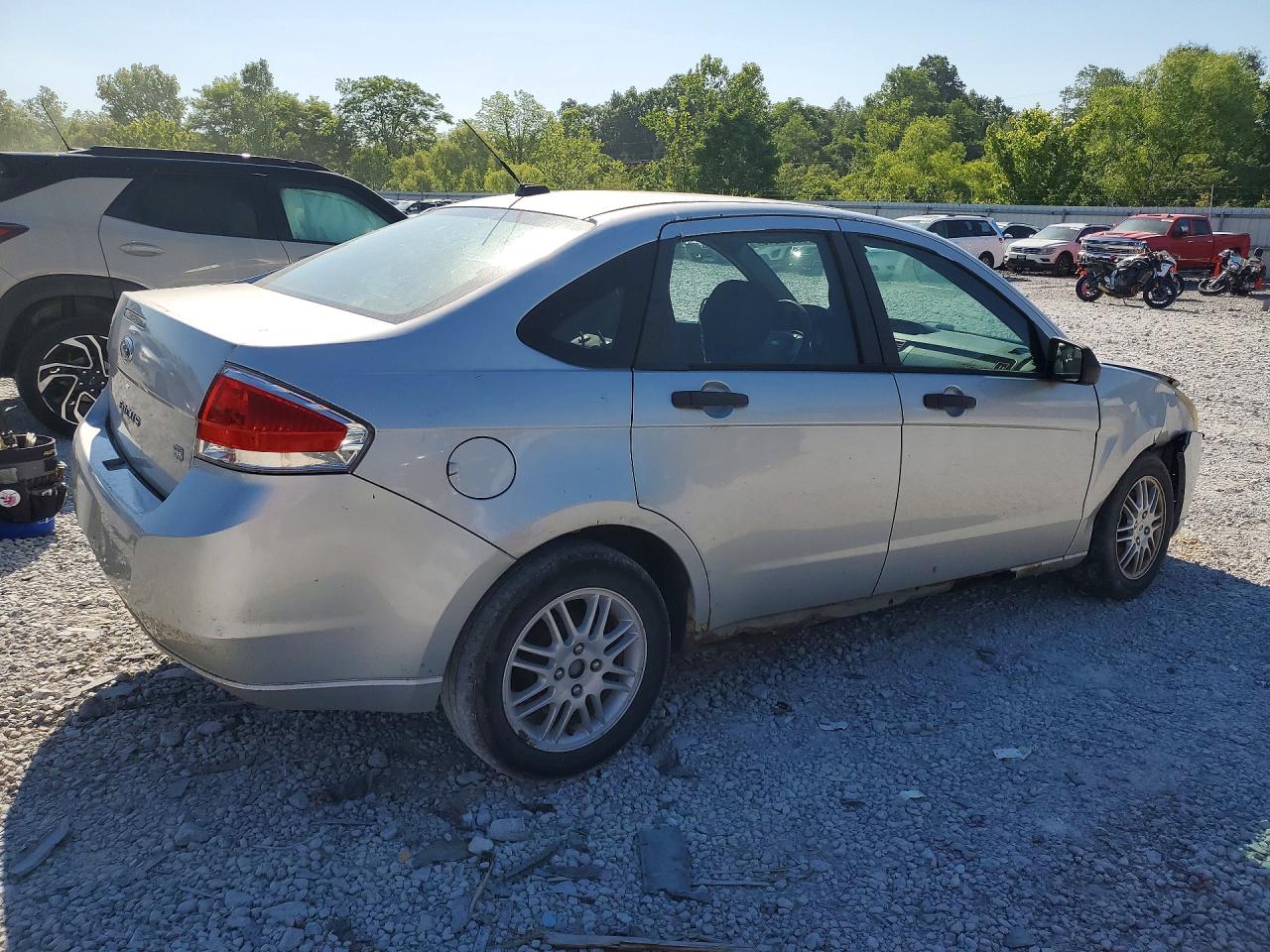 2010 Ford Focus Se Silver vin: 1FAHP3FN4AW258156