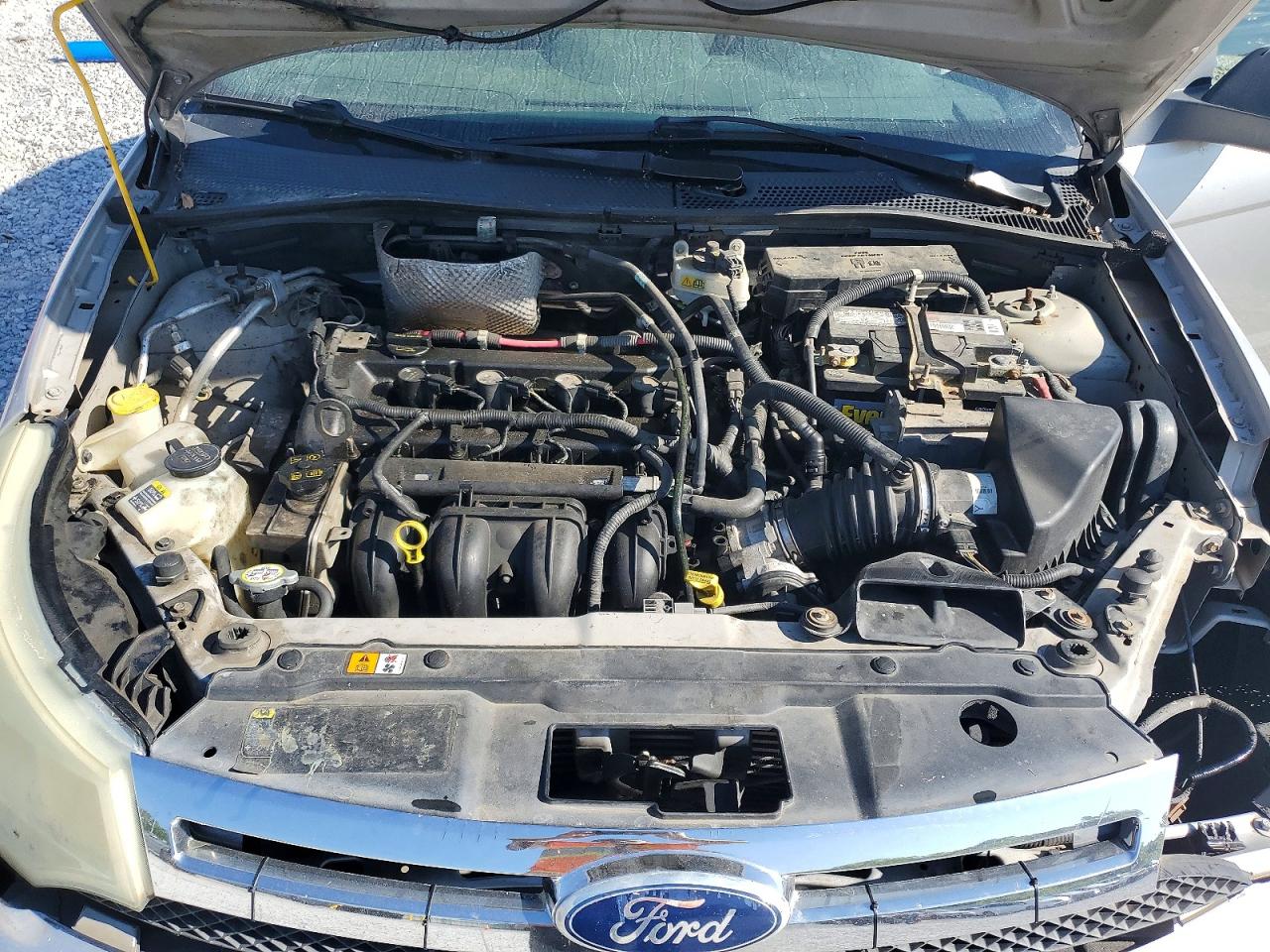 2010 Ford Focus Se Silver vin: 1FAHP3FN4AW258156