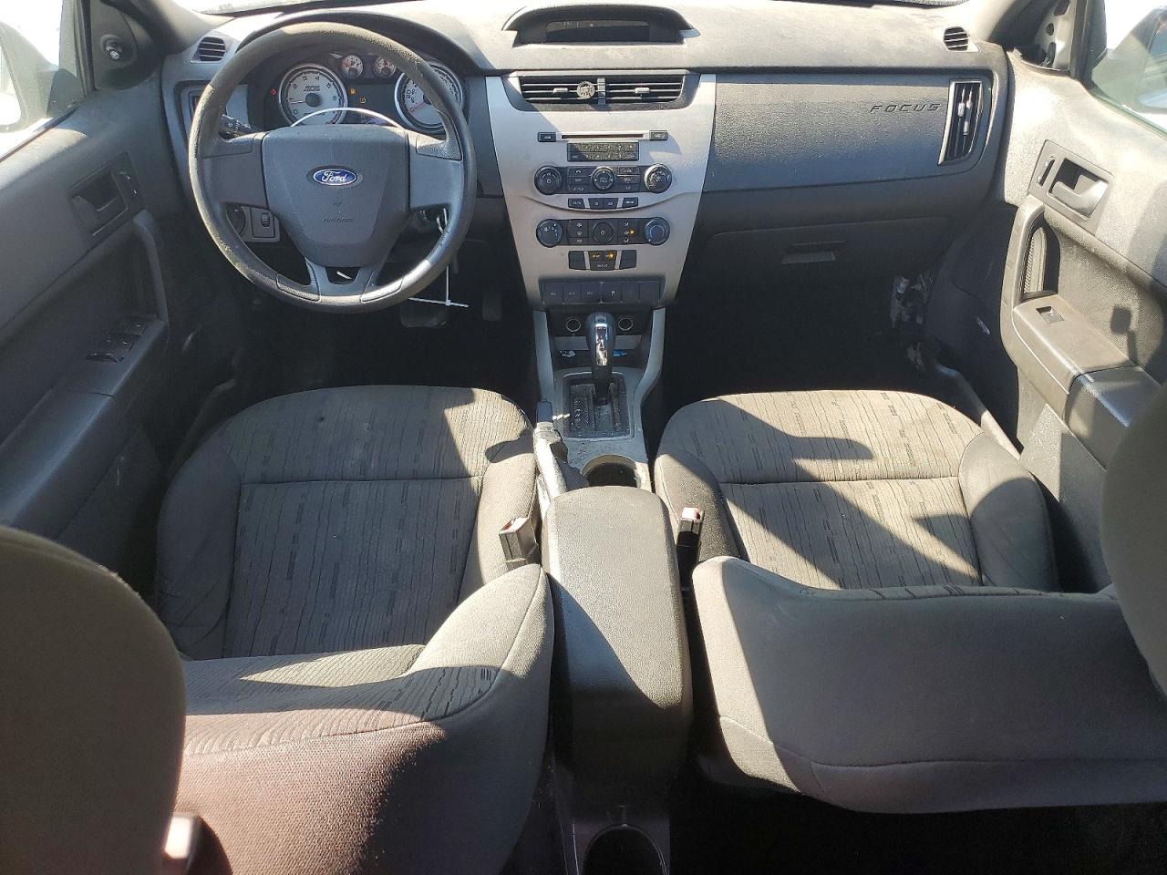 2010 Ford Focus Se Silver vin: 1FAHP3FN4AW258156