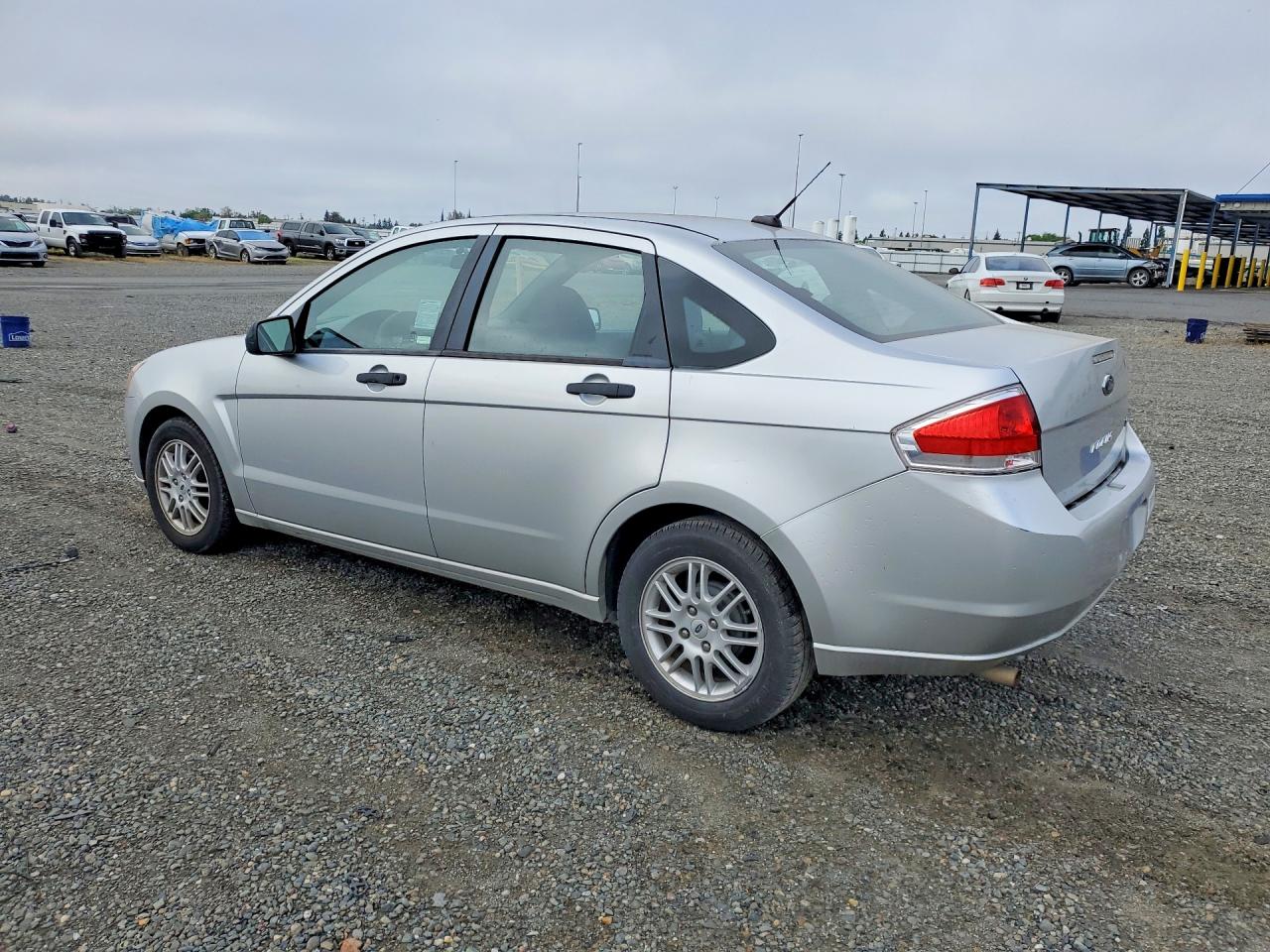 2010 Ford Focus Se Silver vin: 1FAHP3FN4AW272719