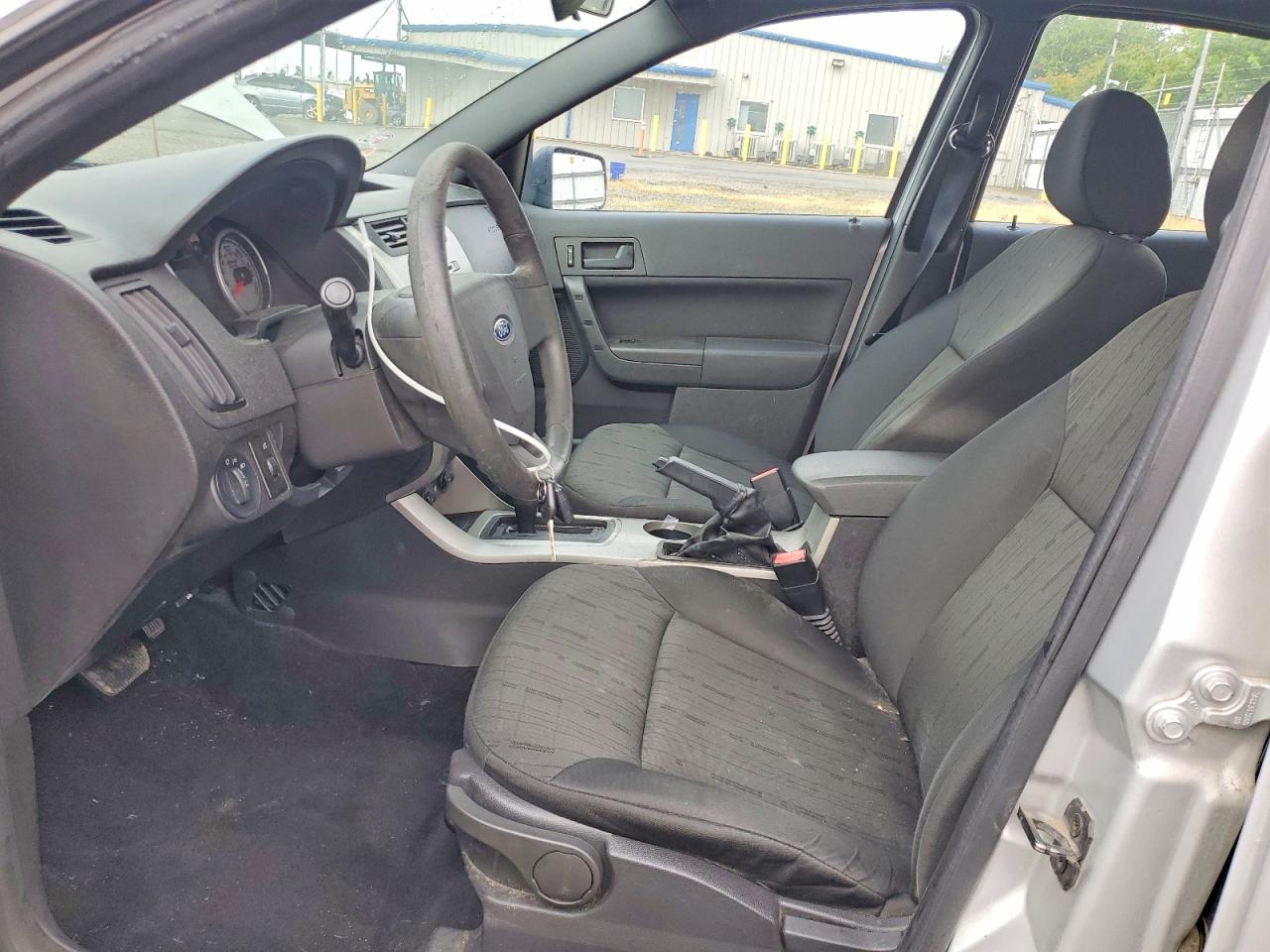 2010 Ford Focus Se Silver vin: 1FAHP3FN4AW272719