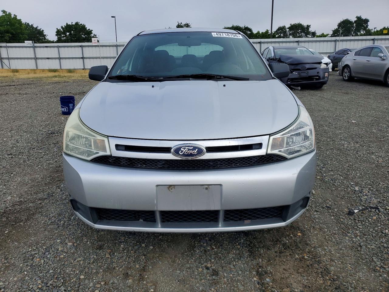 2010 Ford Focus Se Silver vin: 1FAHP3FN4AW272719