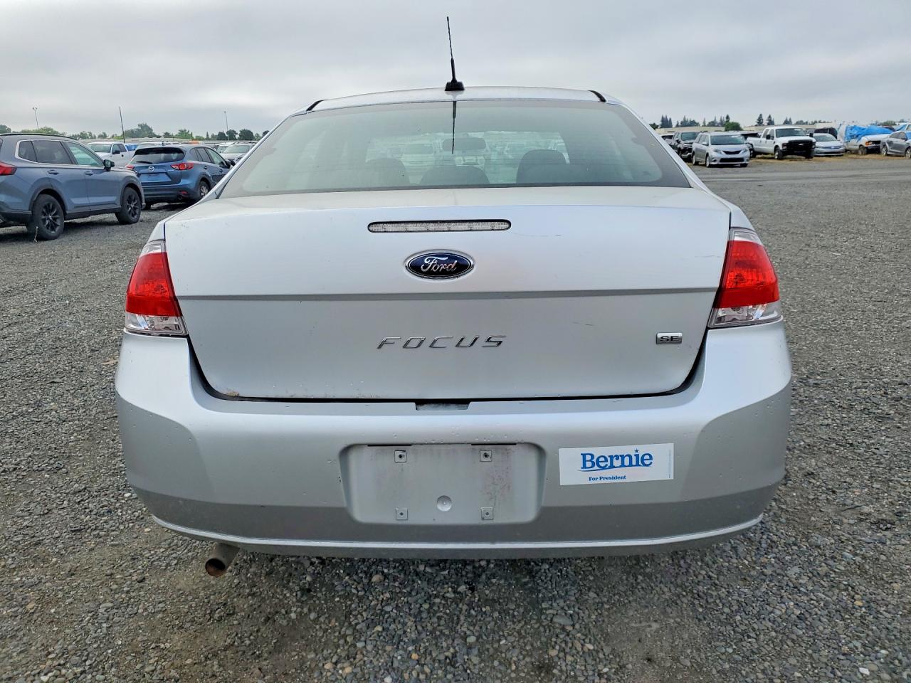 2010 Ford Focus Se Silver vin: 1FAHP3FN4AW272719