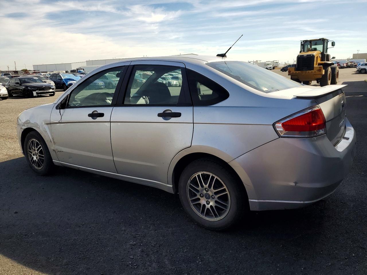 2010 Ford Focus Se Silver vin: 1FAHP3FN4AW281792
