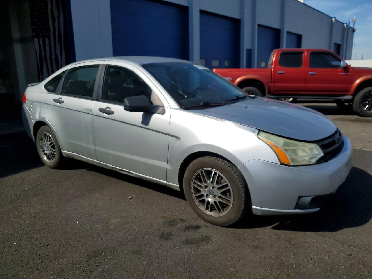 2010 Ford Focus Se Silver vin: 1FAHP3FN4AW281792