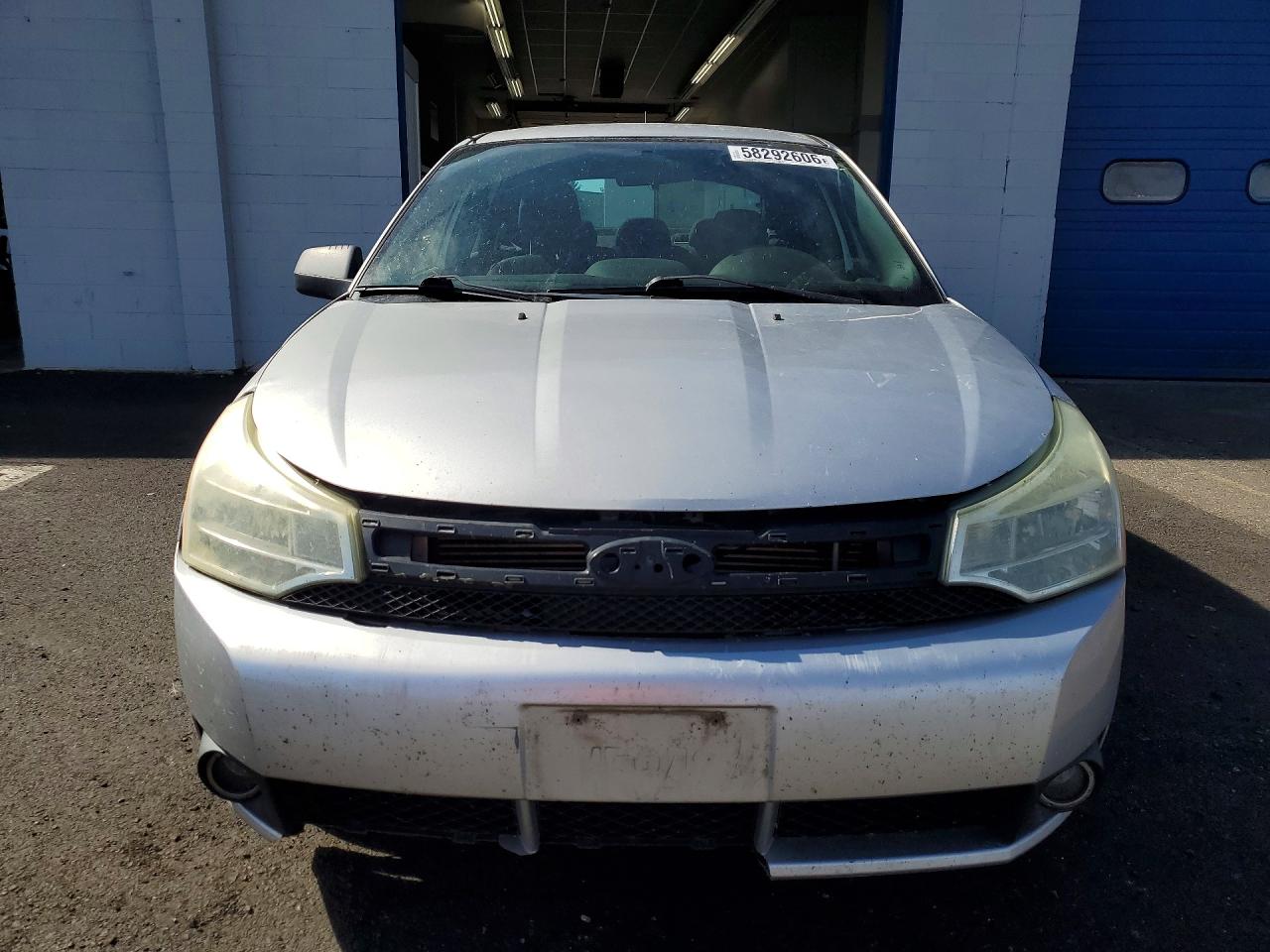 2010 Ford Focus Se Silver vin: 1FAHP3FN4AW281792