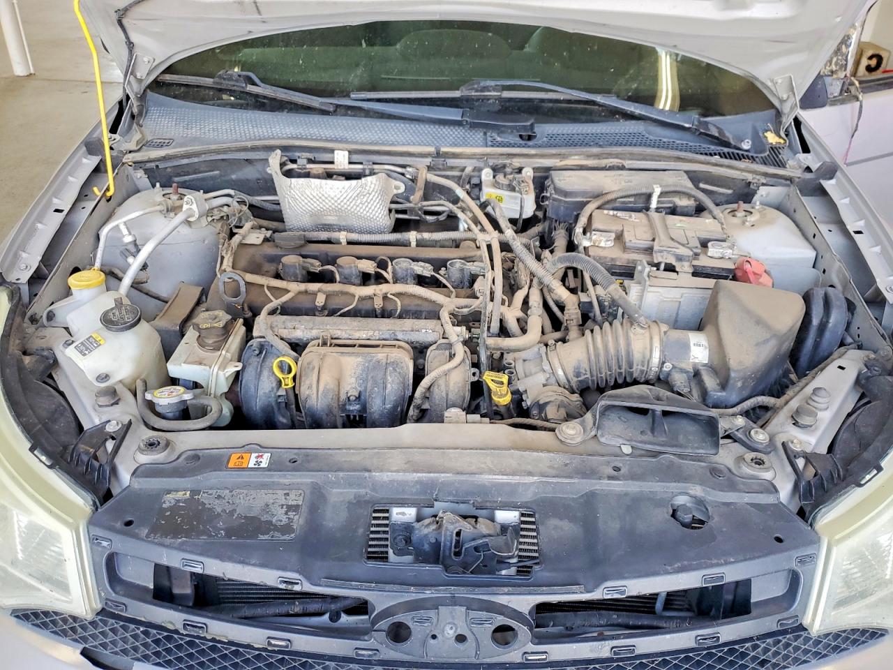 2010 Ford Focus Se Silver vin: 1FAHP3FN4AW281792