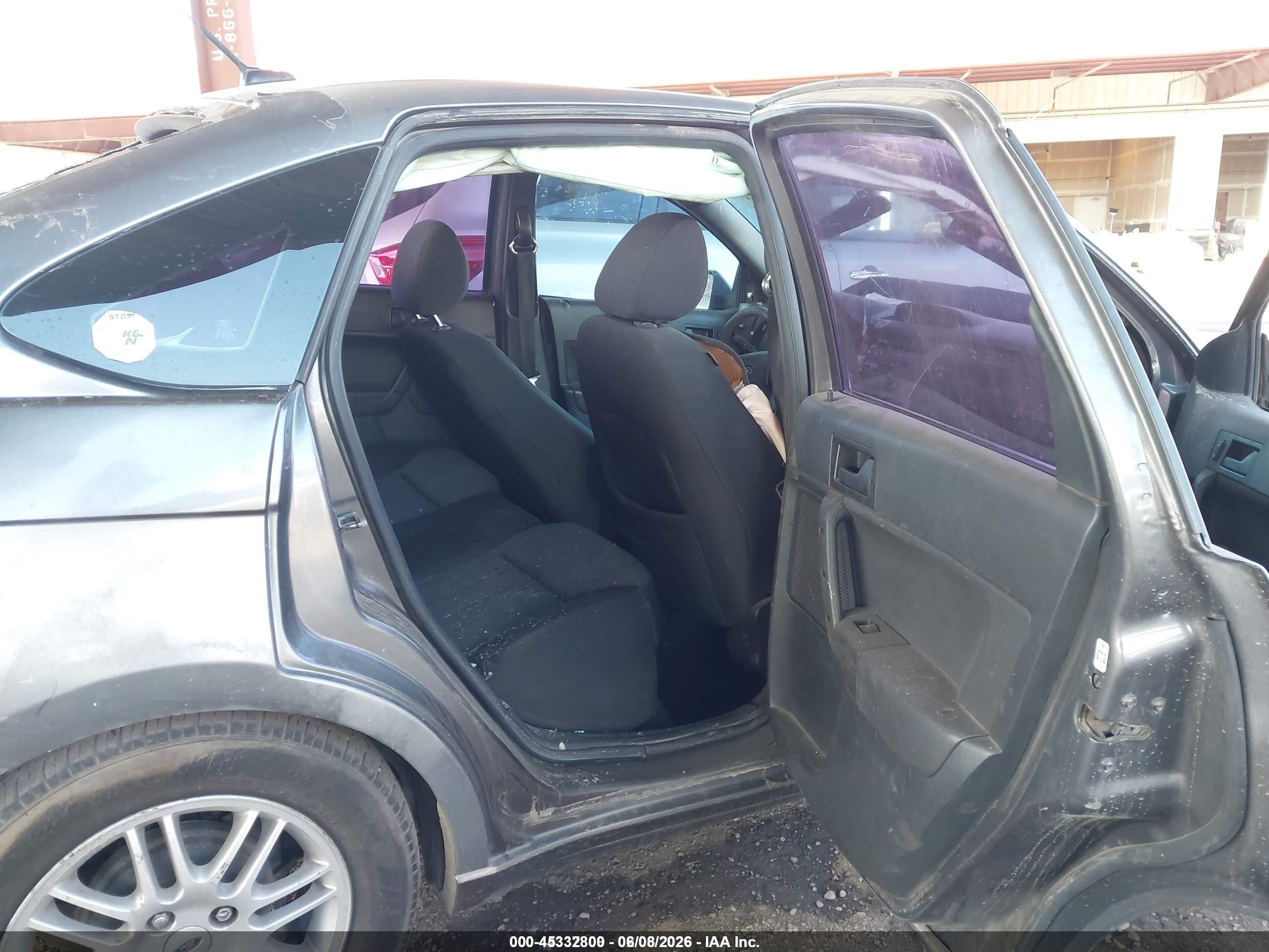 2010 Ford Focus Se Gray vin: 1FAHP3FN4AW282019